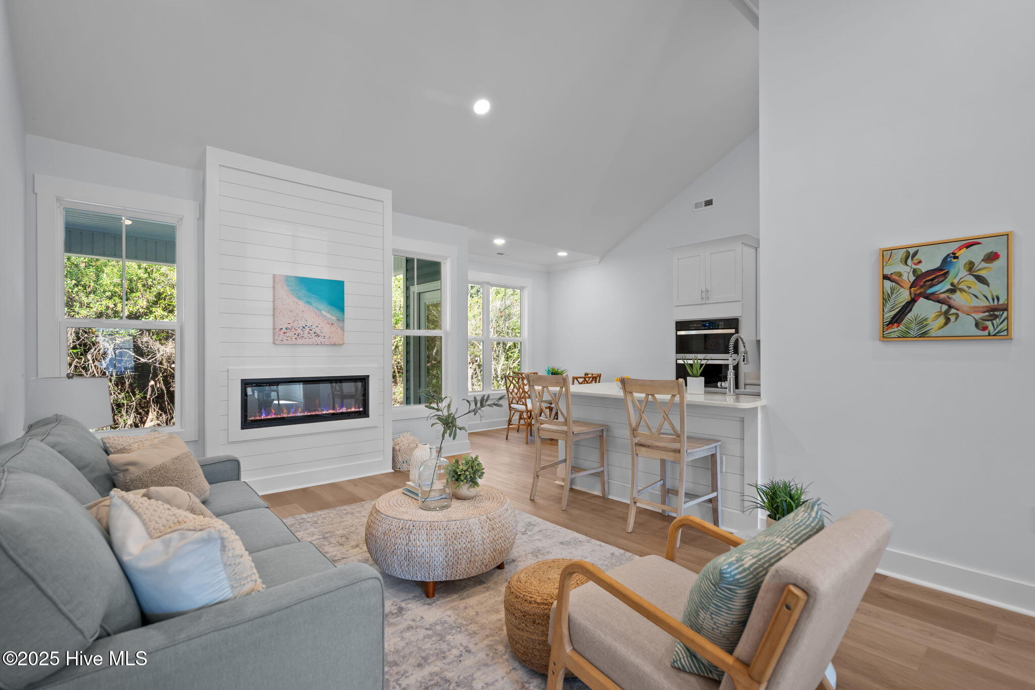 100542016 | Photo 13