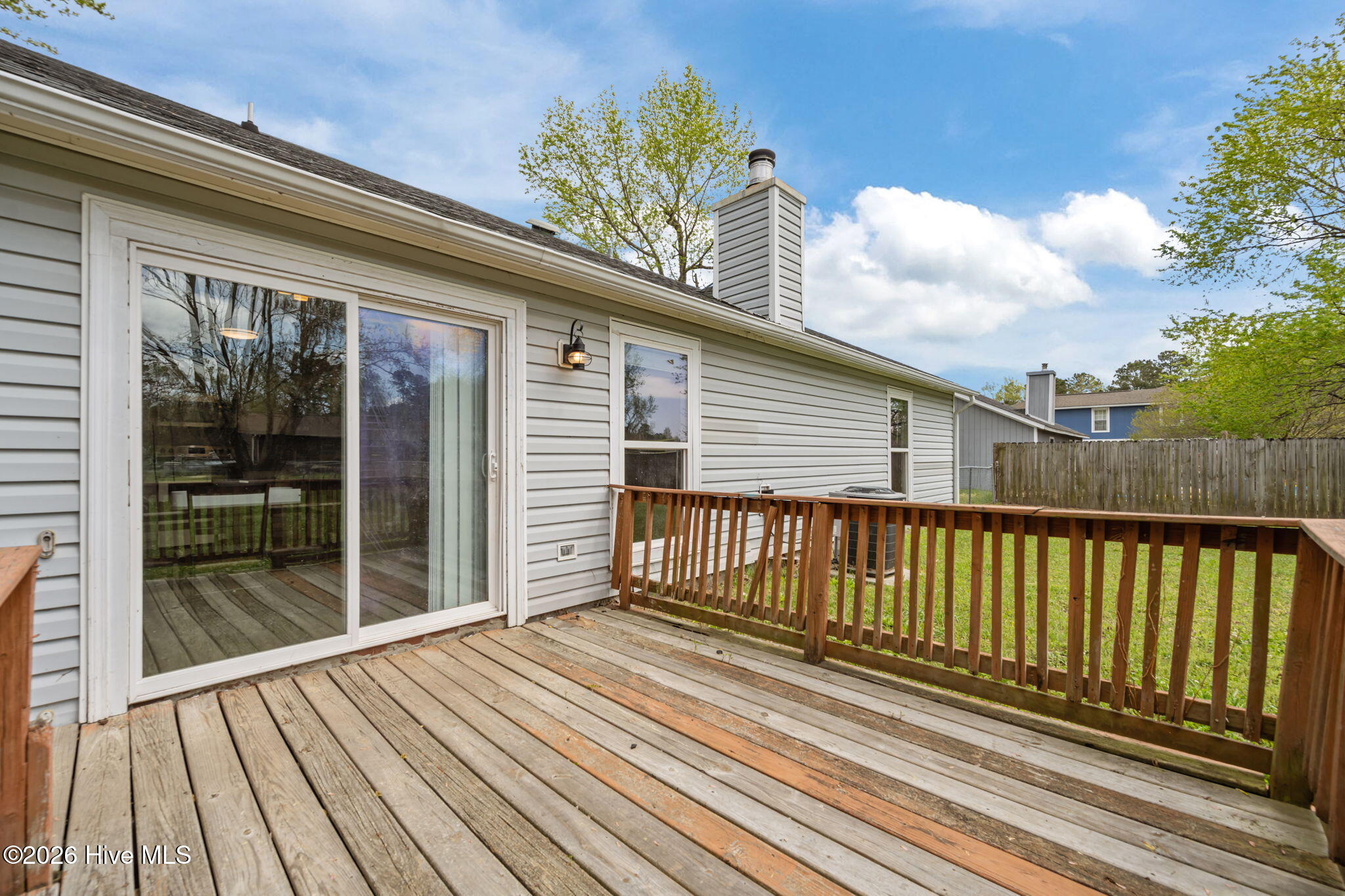 100563828 | Photo 29