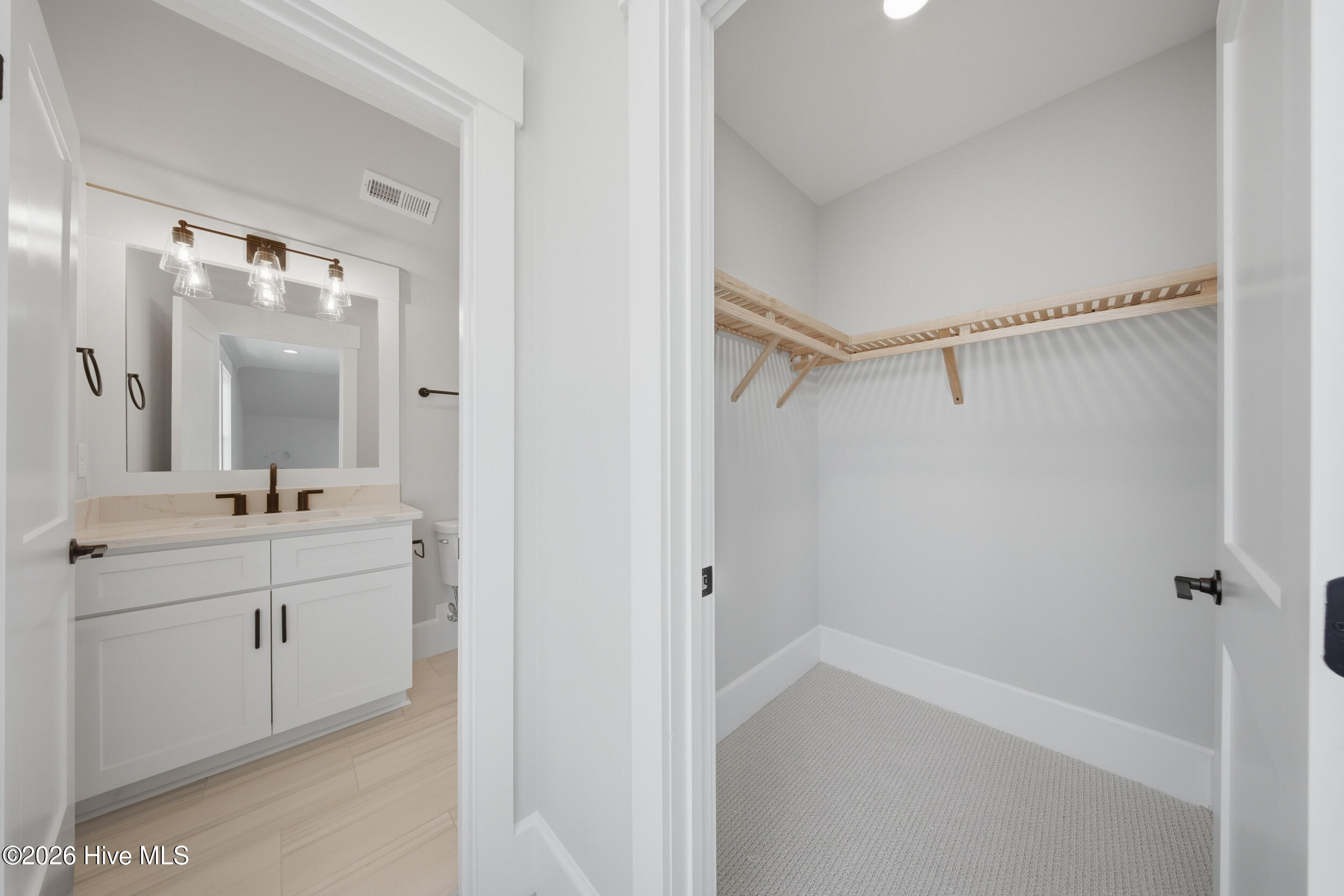 100567785 | Photo 61