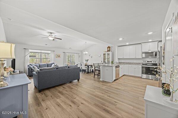 100561159 | Photo 21