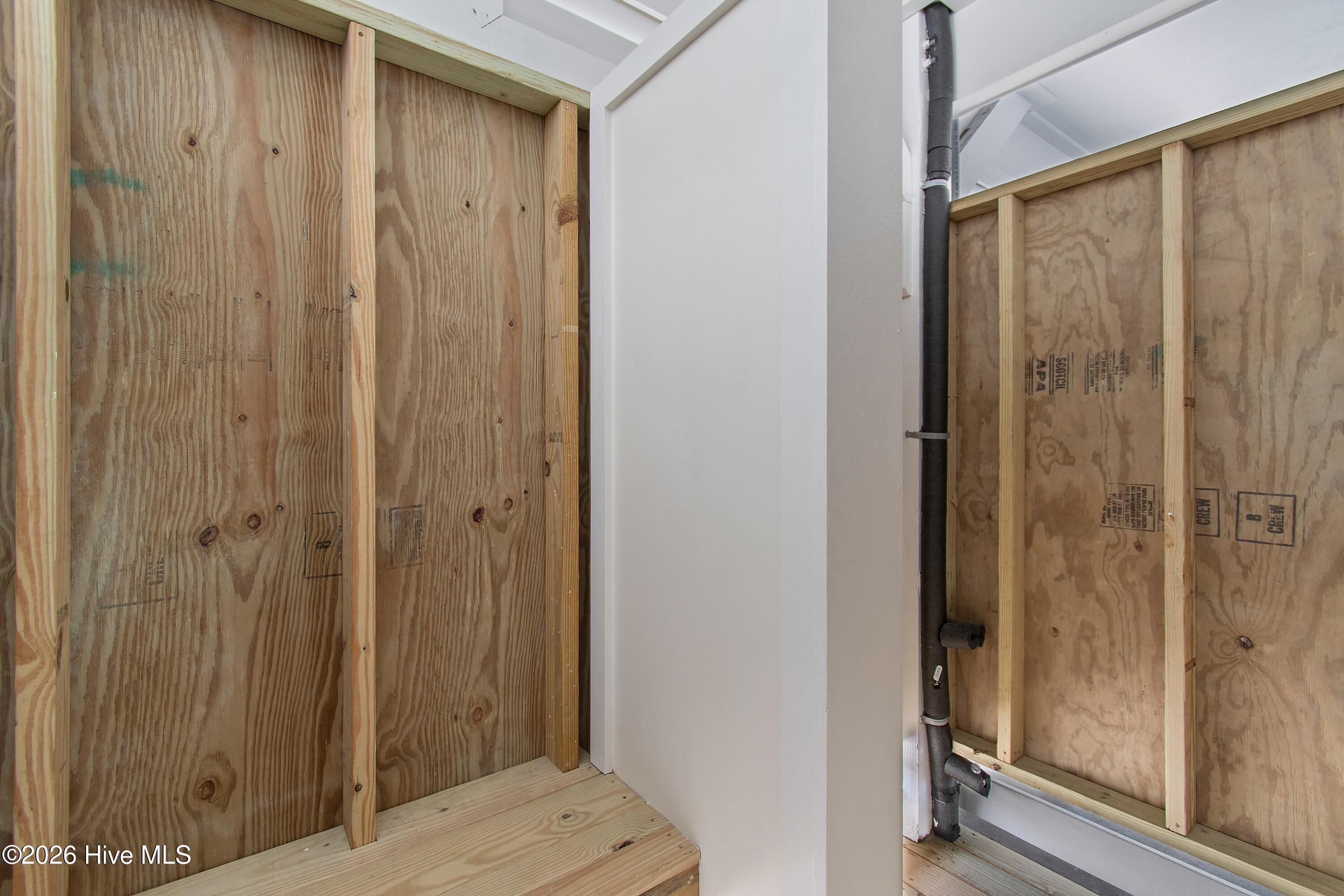 100525710 | Photo 57