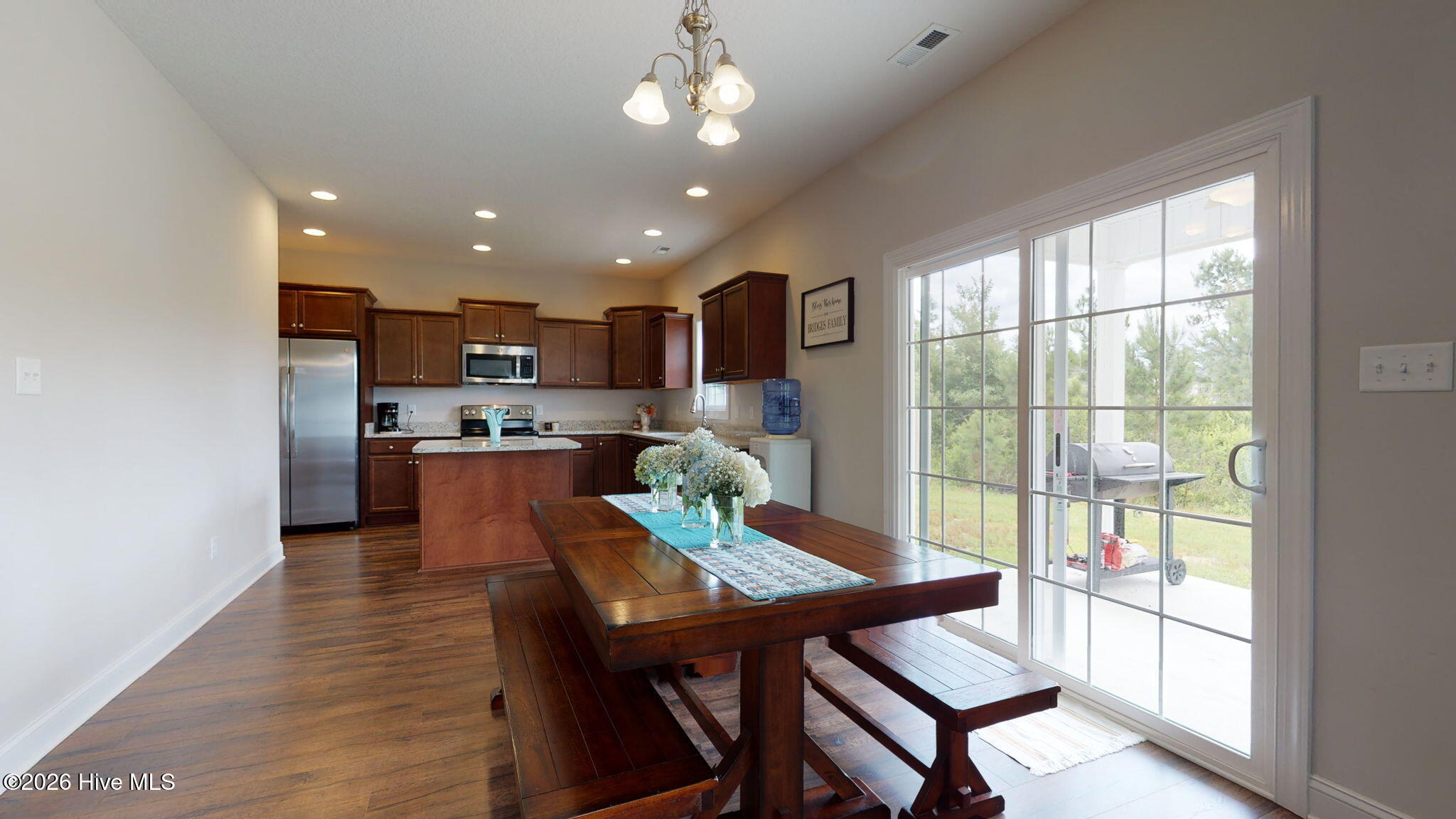 100558760 | Photo 19