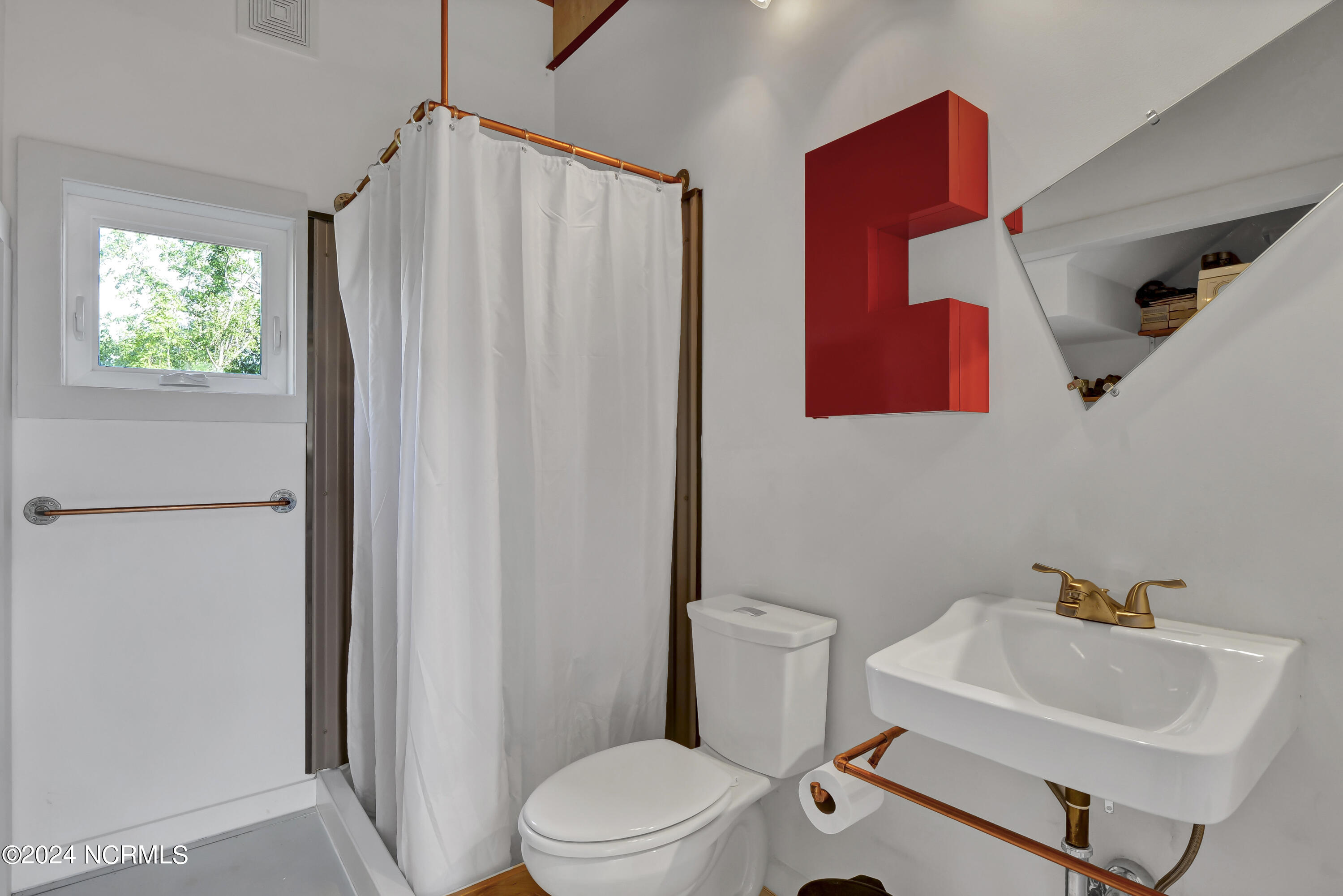 100497530 | Photo 51