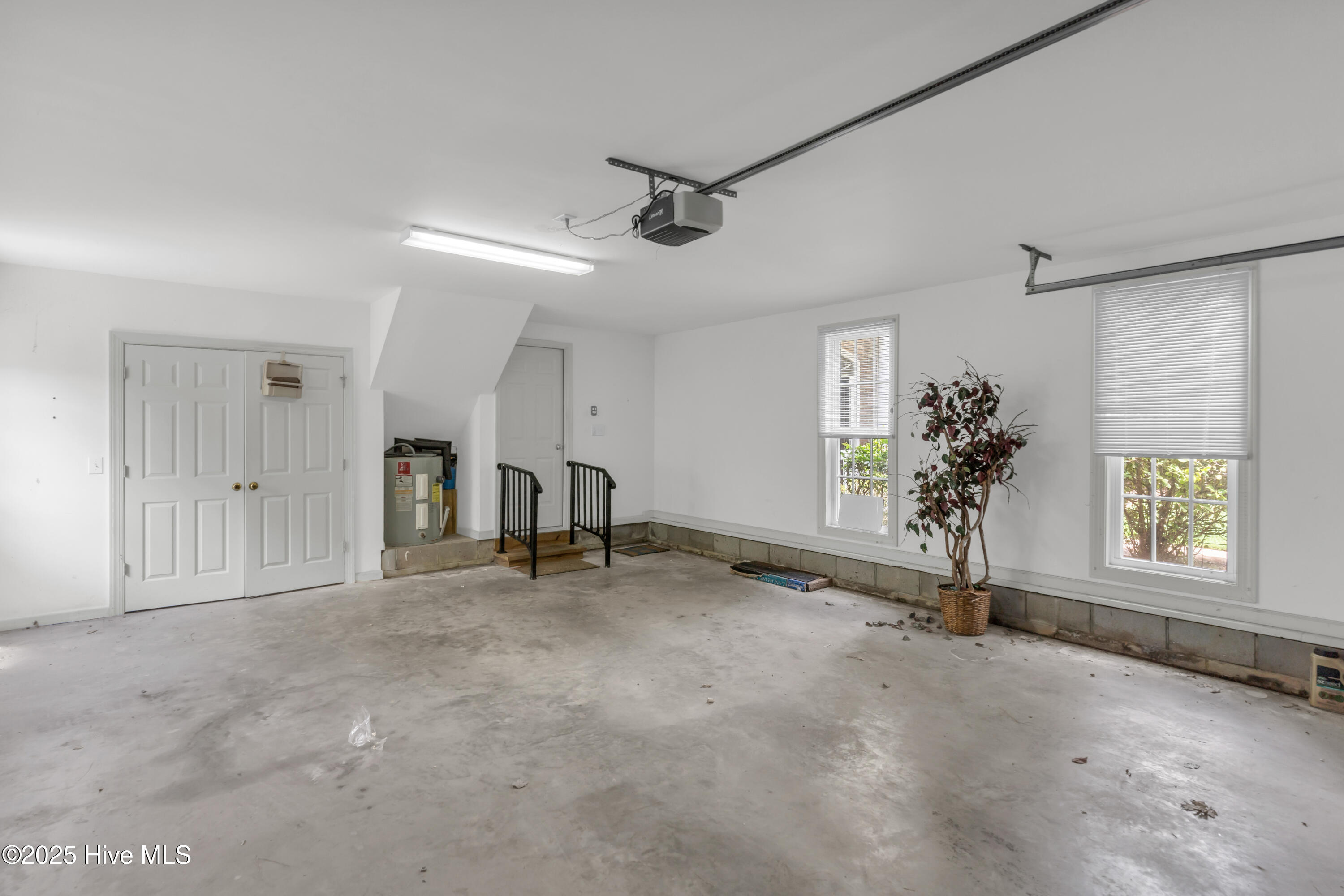 100523896 | Photo 36