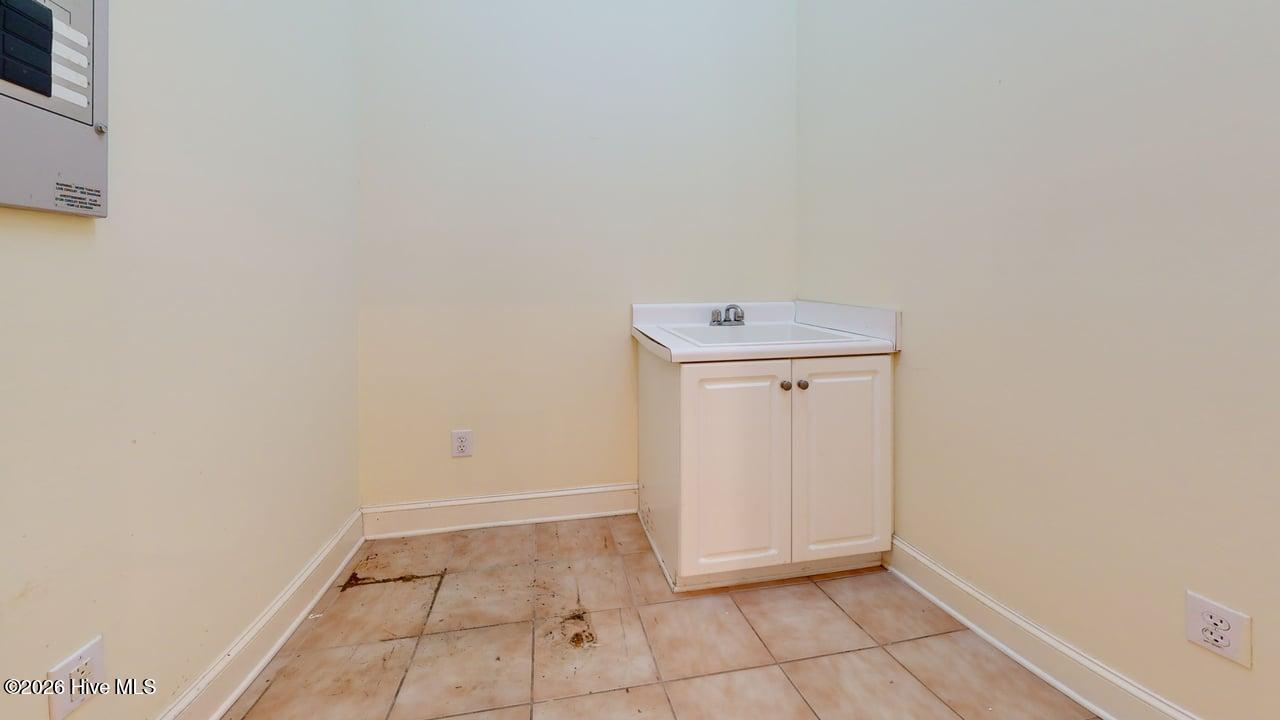 100568487 | Photo 49