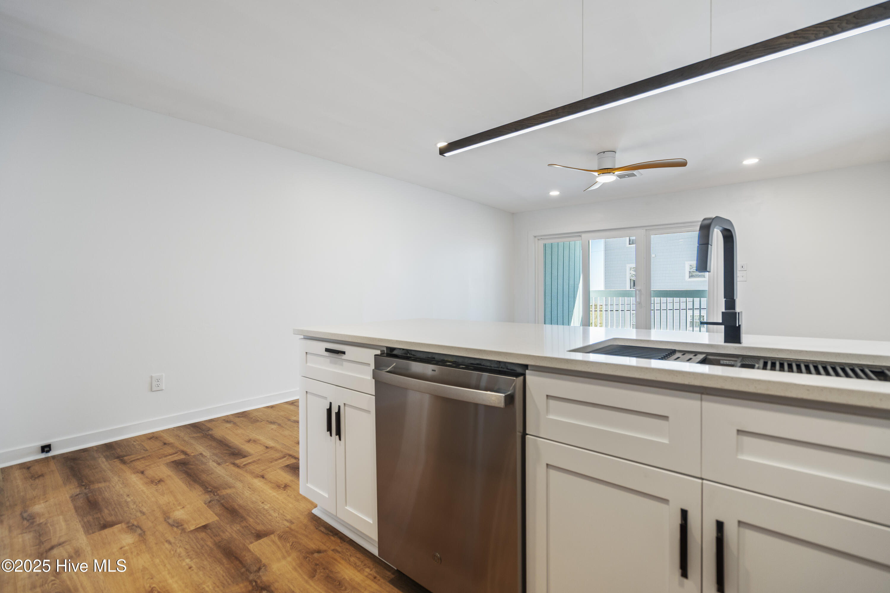 100537895 | Photo 17