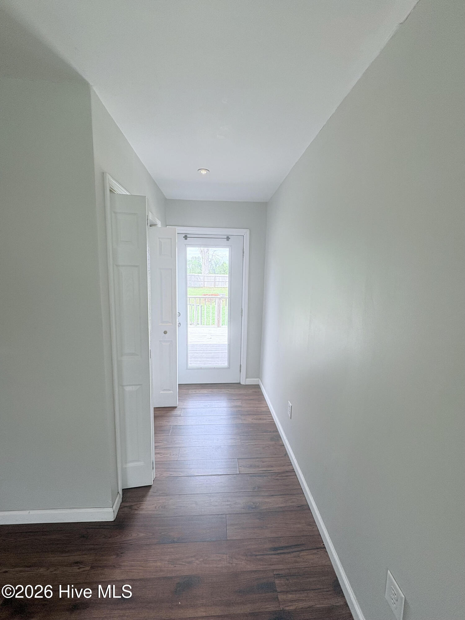 100566369 | Photo 41