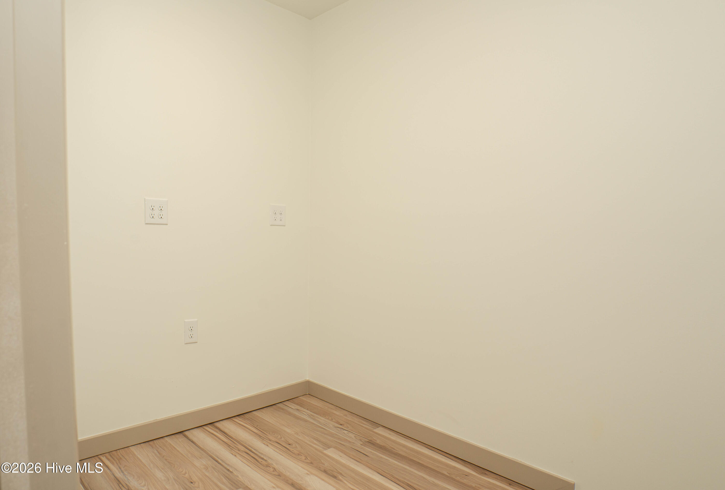 100567372 | Photo 61