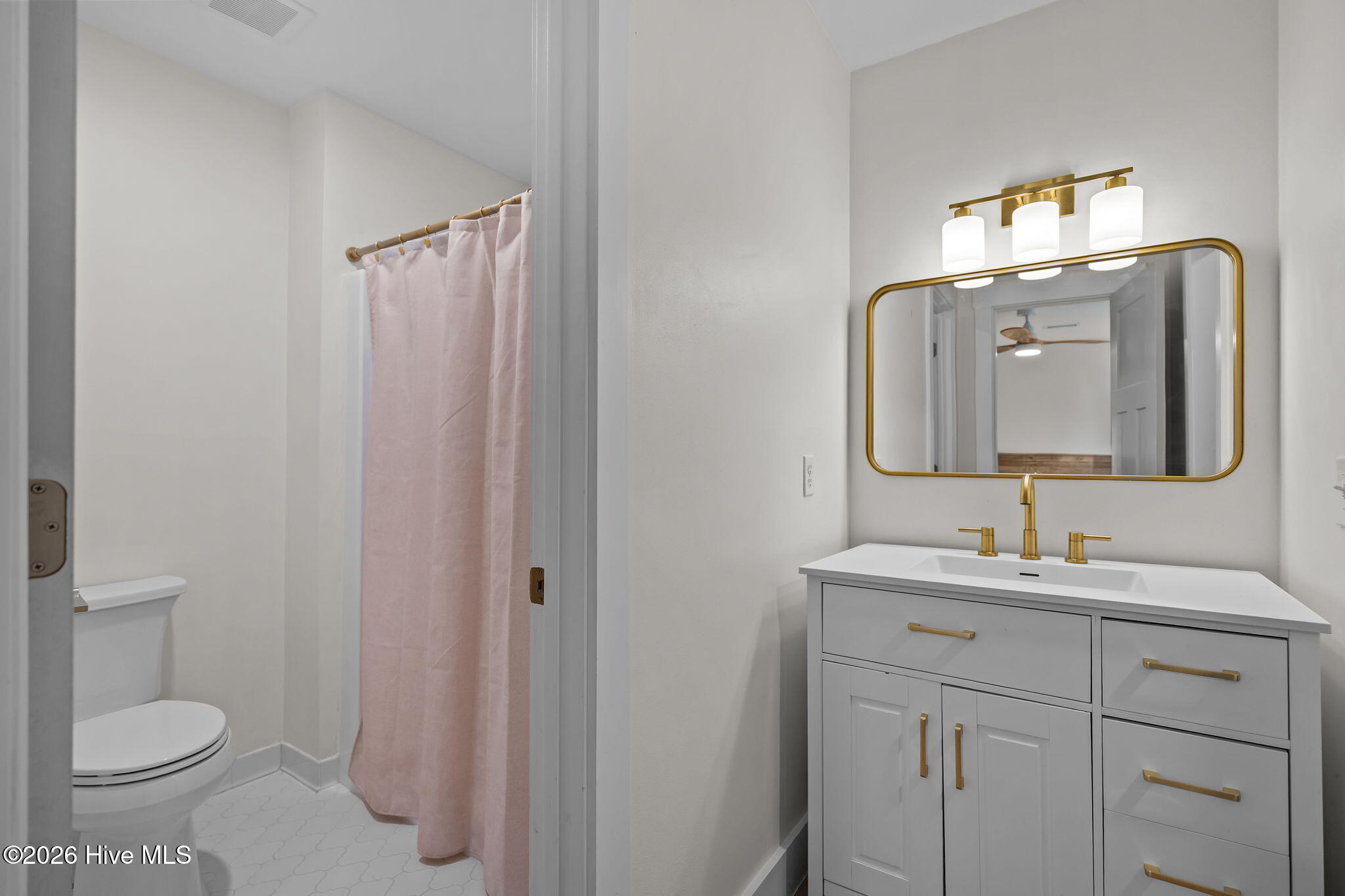 100552729 | Photo 23