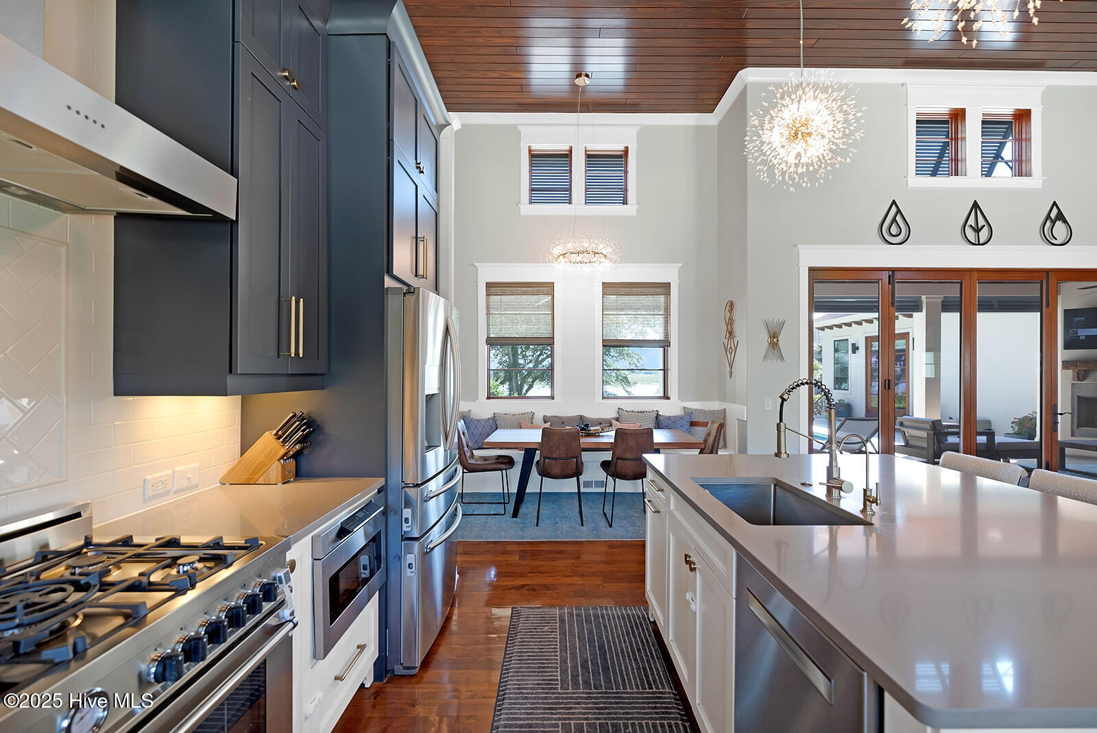 100533871 | Photo 11