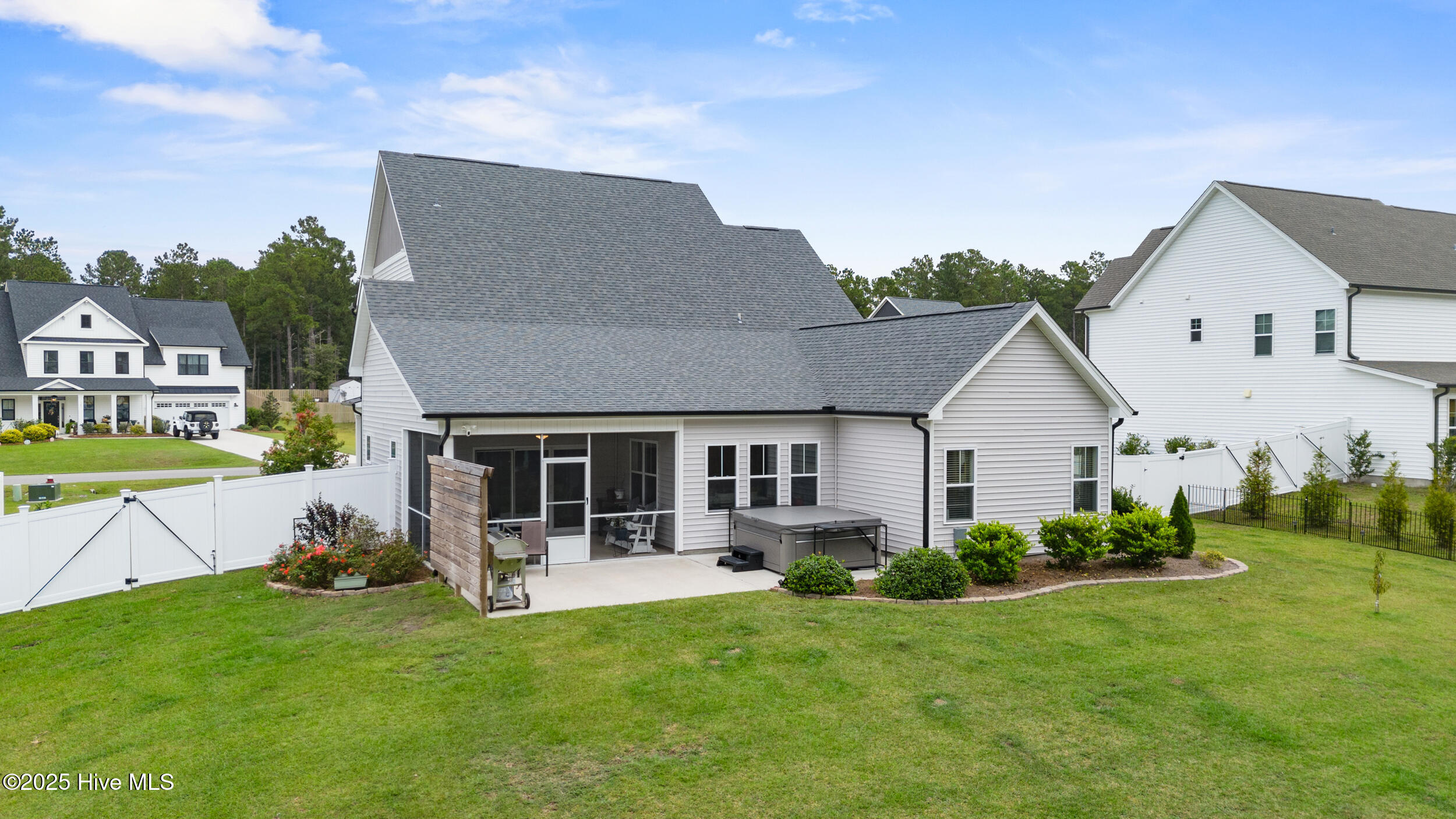 100536261 | Photo 65