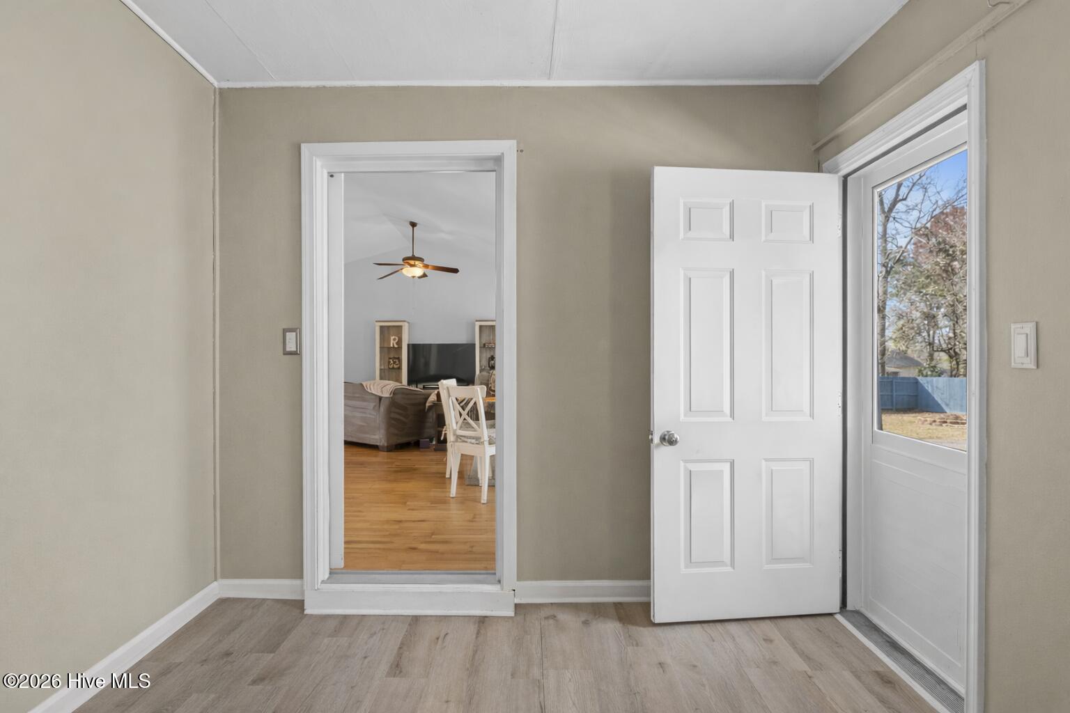 100560676 | Photo 13