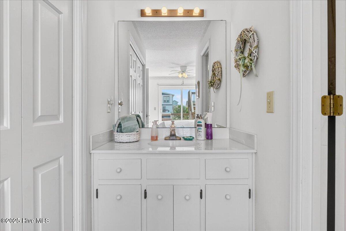 100532820 | Photo 26