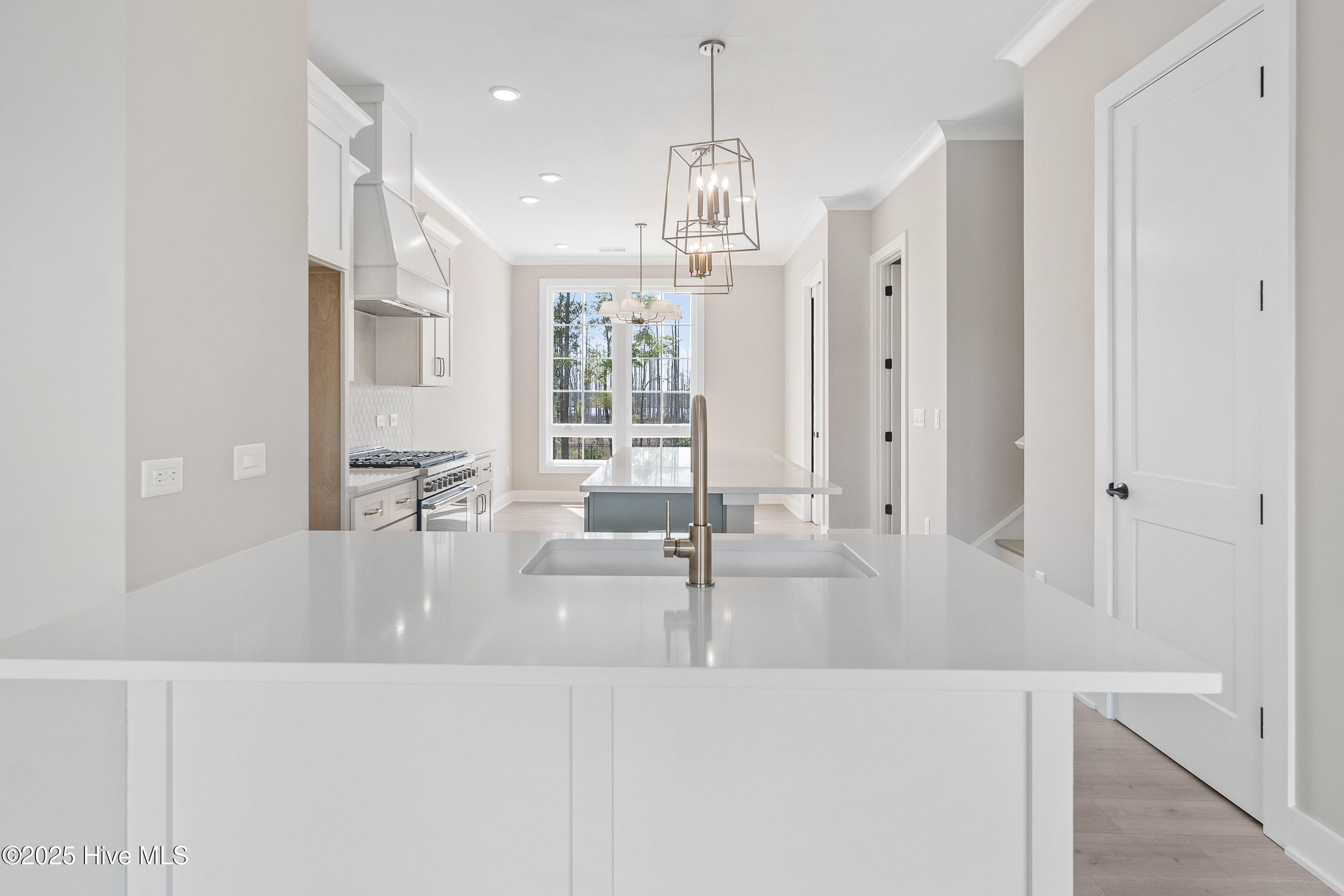 100508387 | Photo 12