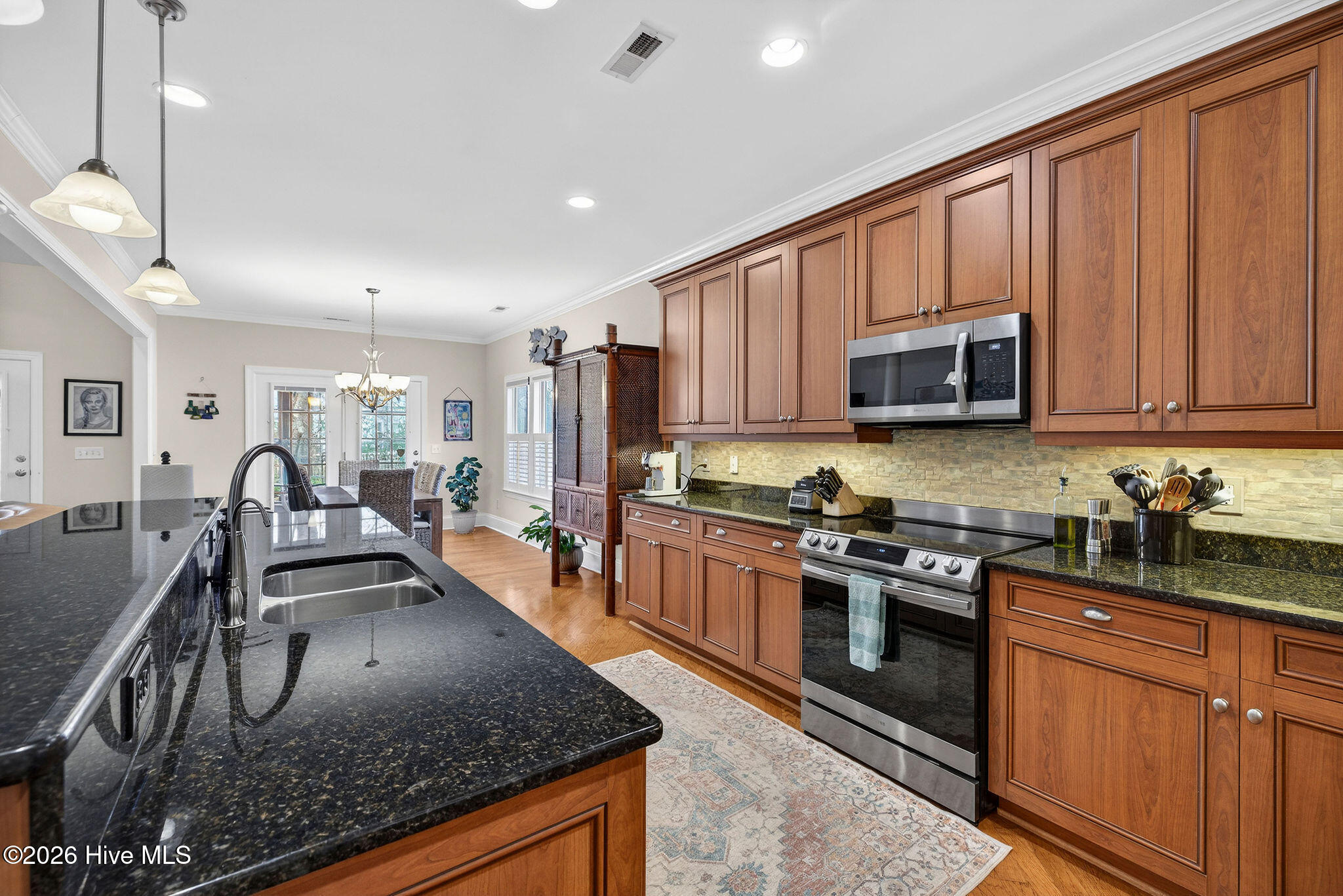 100557574 | Photo 19