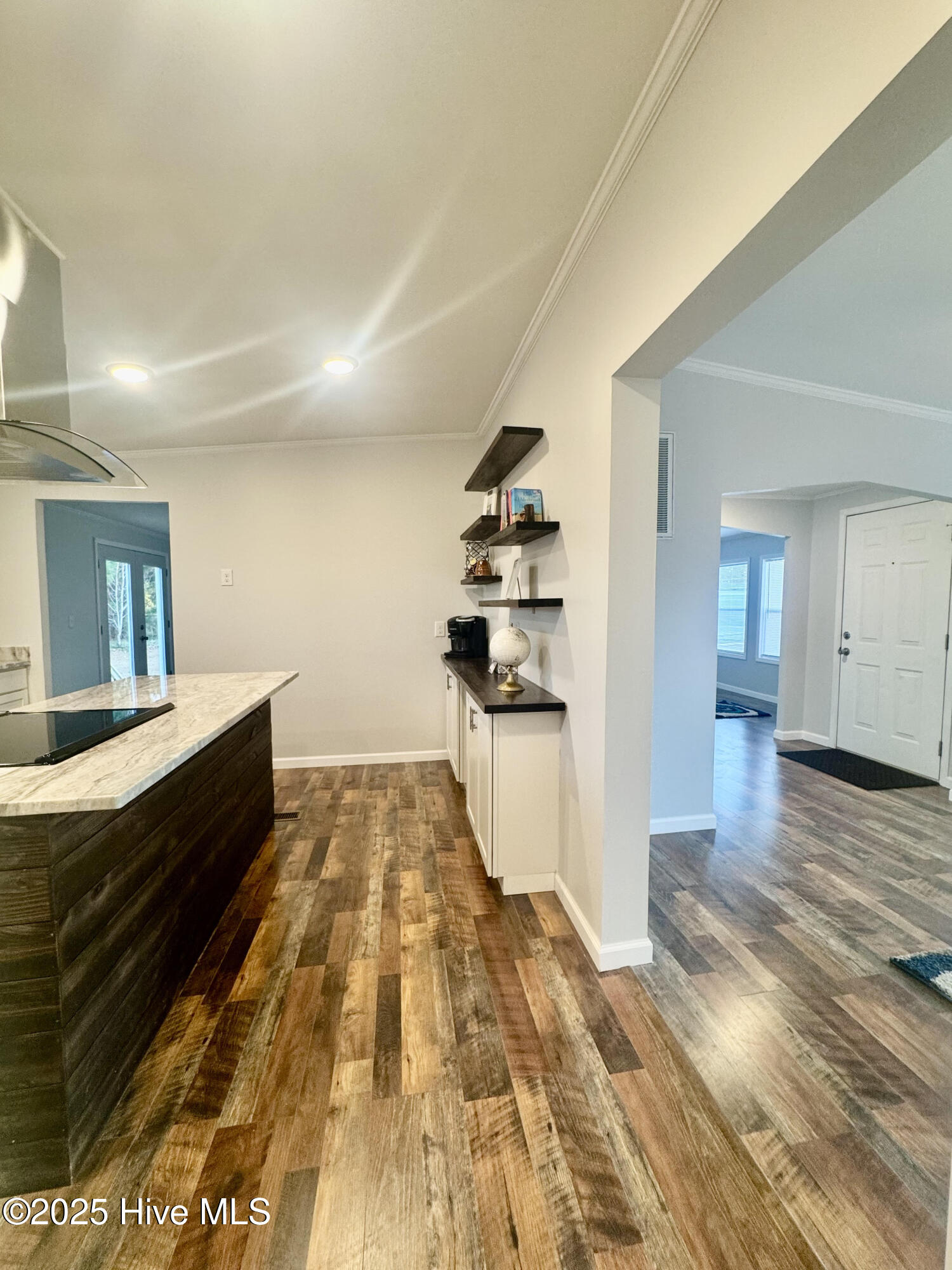 100546285 | Photo 18