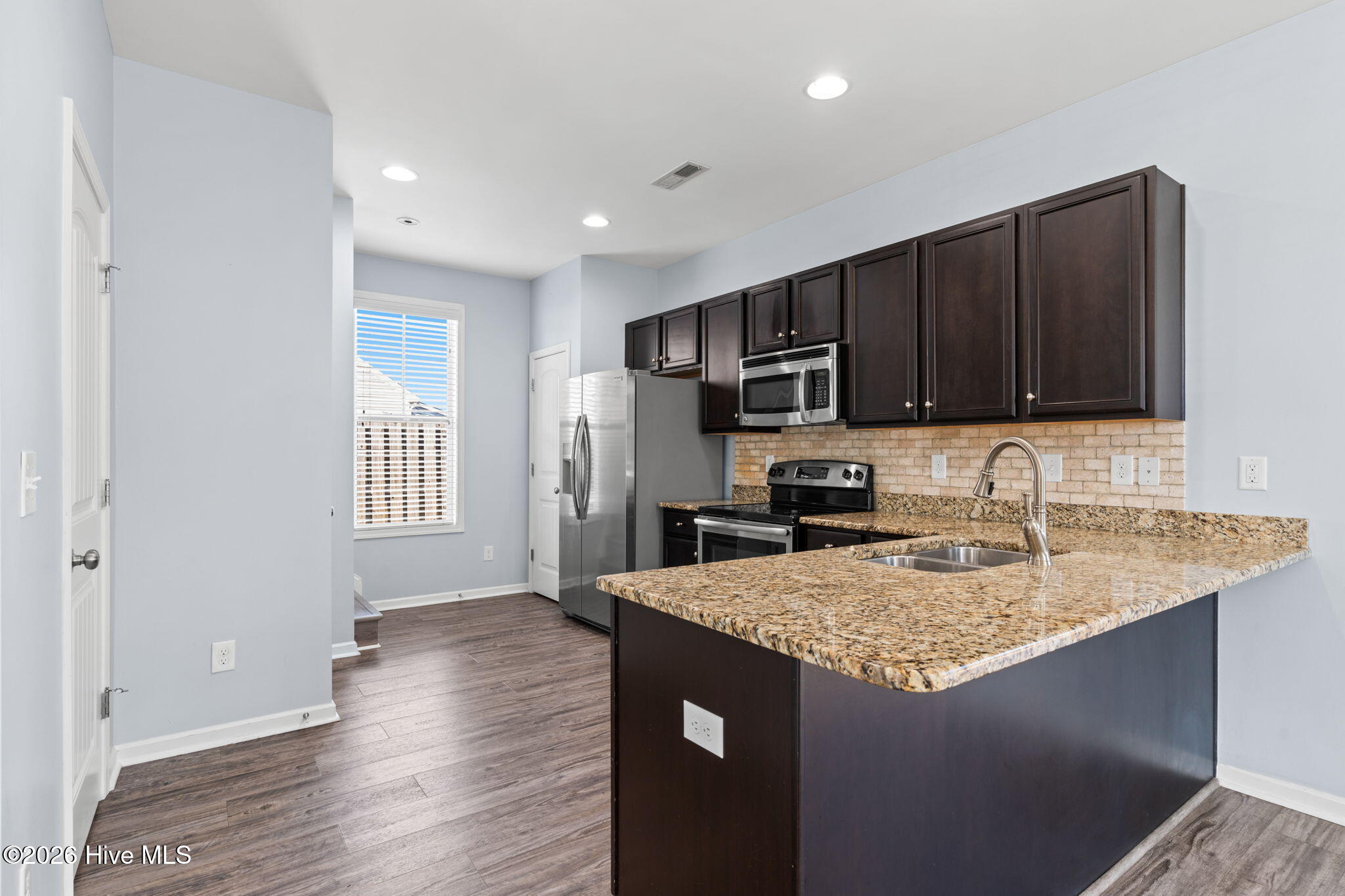 100548776 | Photo 10