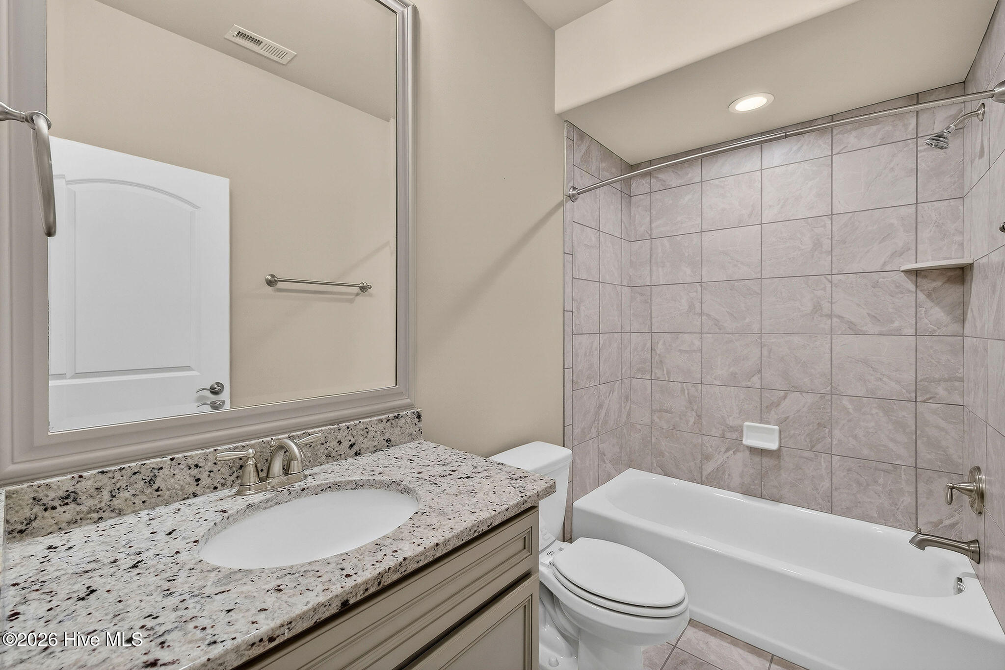 100557341 | Photo 30