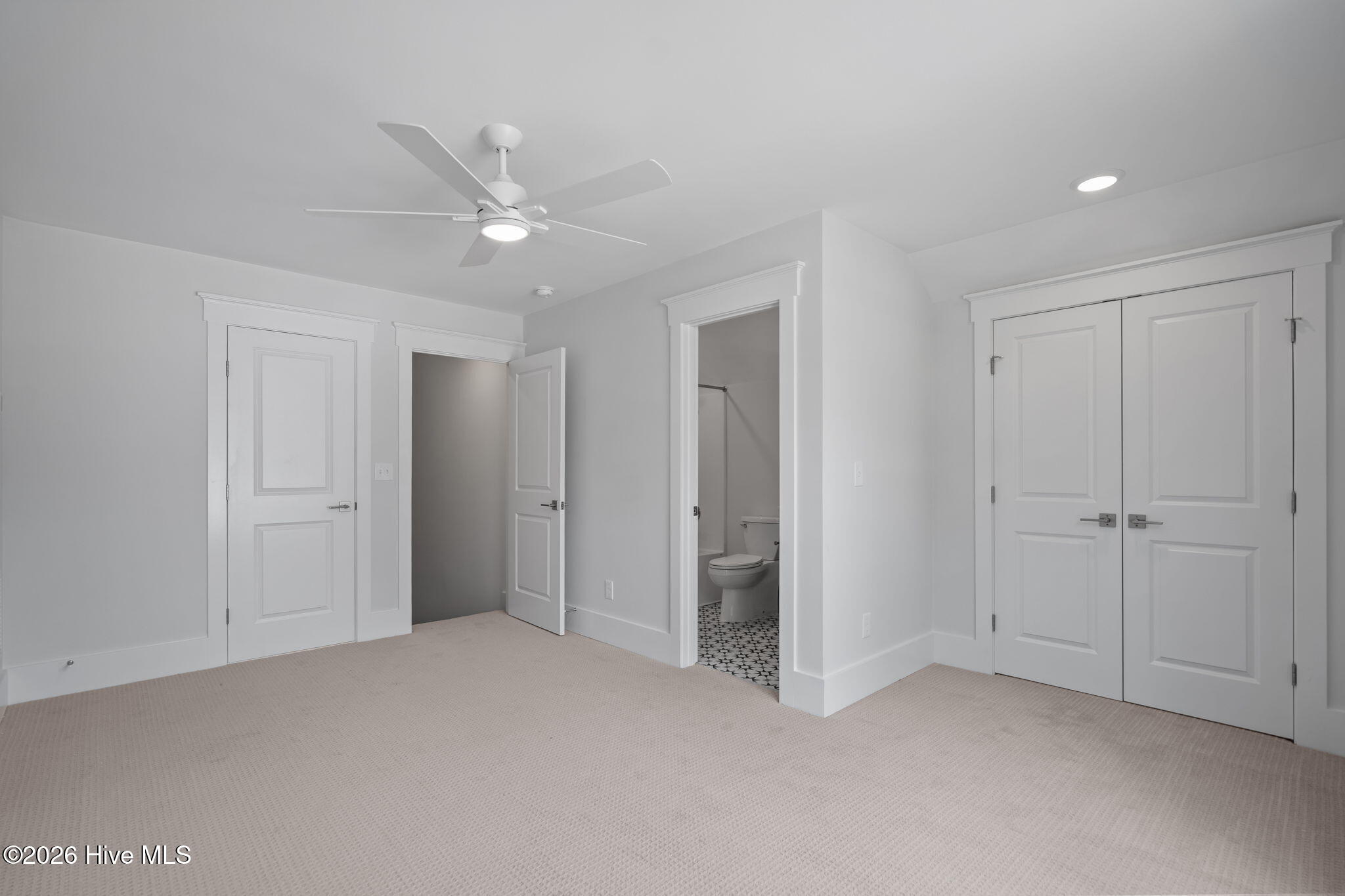 100564370 | Photo 24