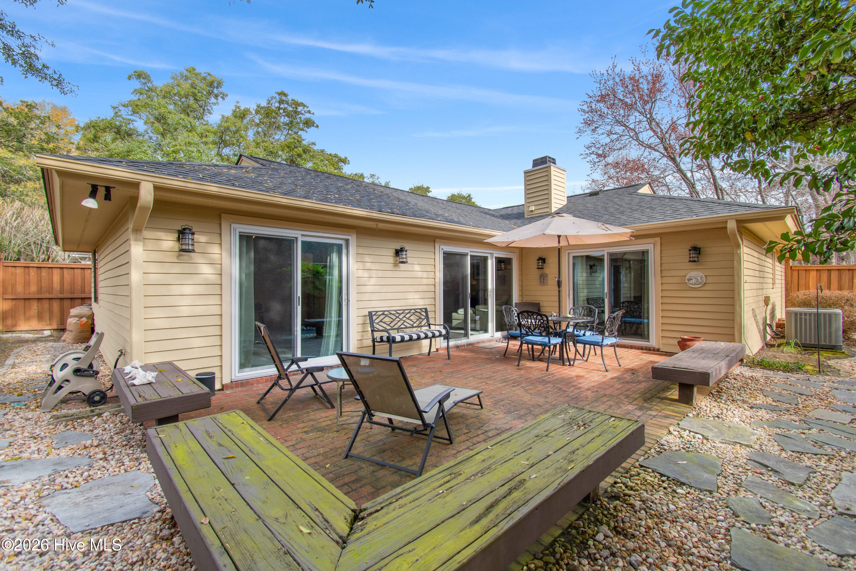 100558002 | Photo 35