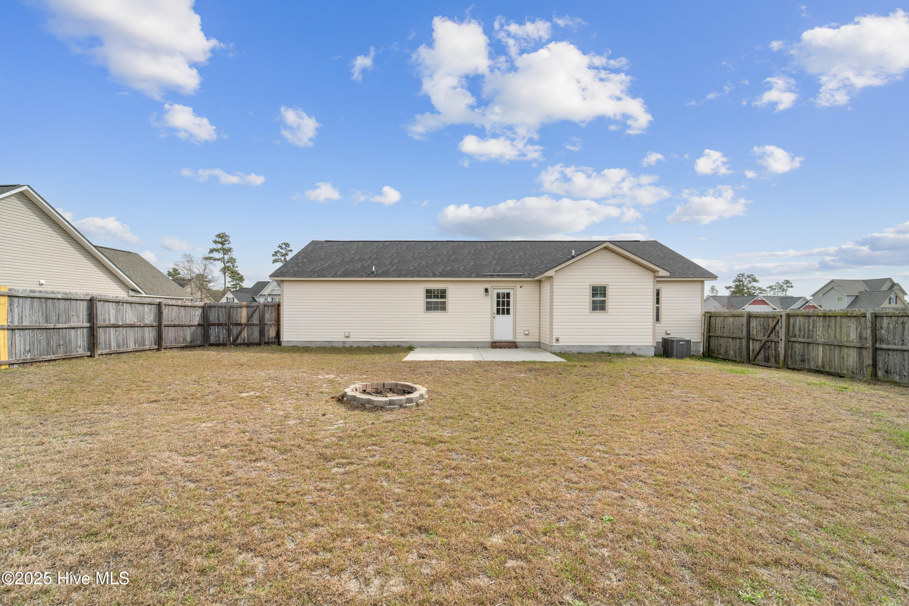 100562763 | Photo 16