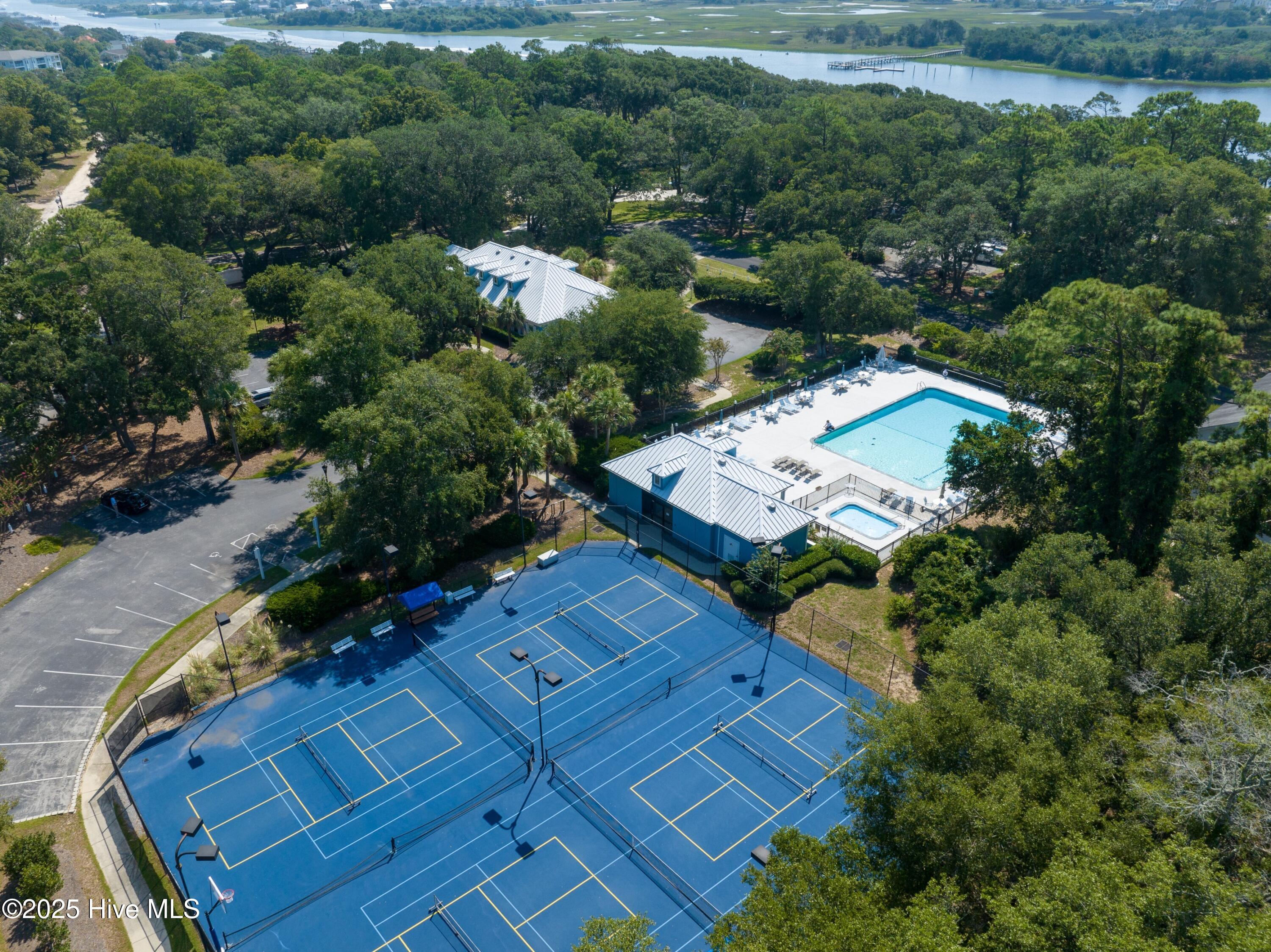 100520830 | Photo 91