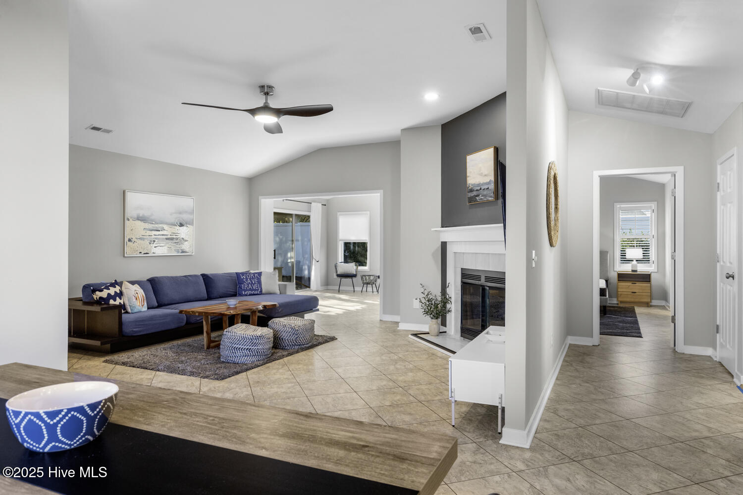 100535668 | Photo 14