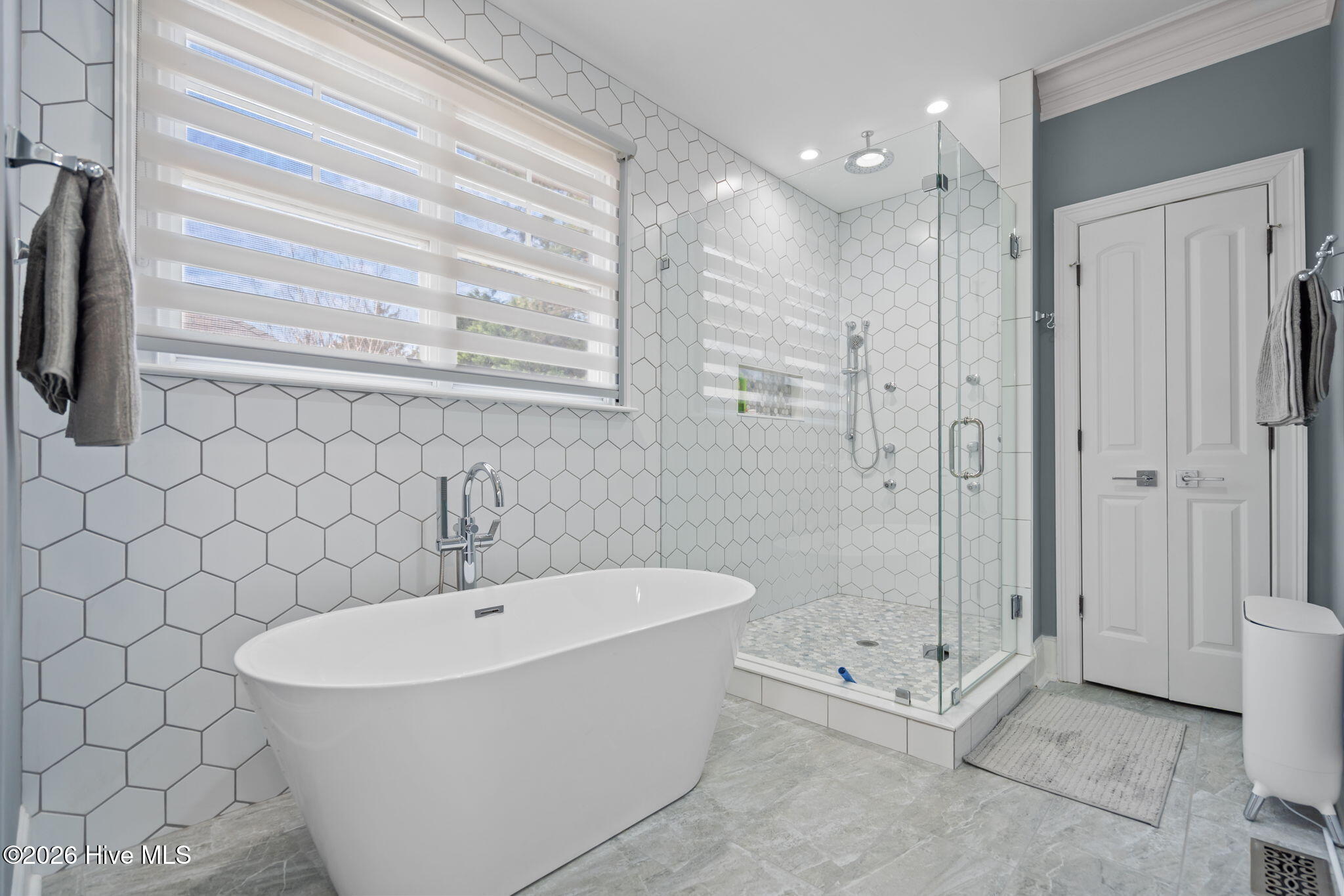 100561937 | Photo 42