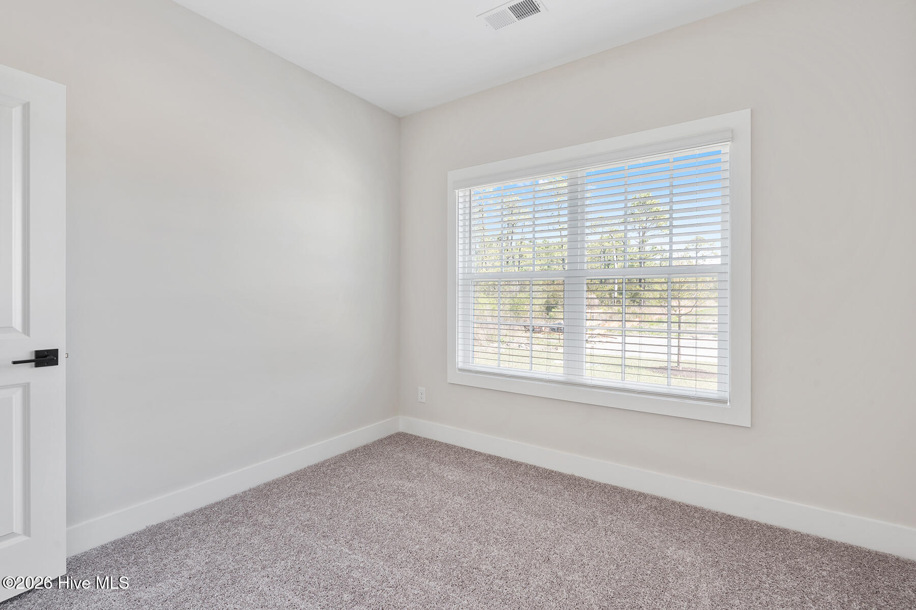 100570170 | Photo 15