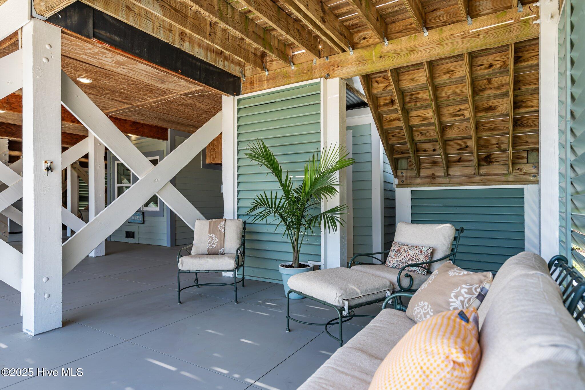 100532890 | Photo 62