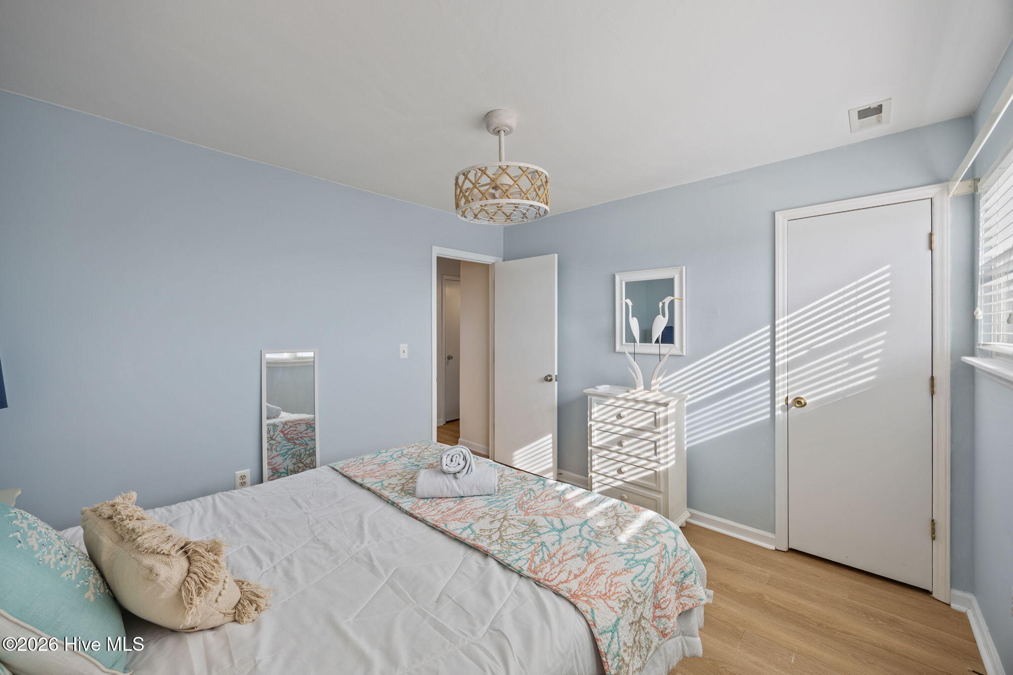 100559351 | Photo 29