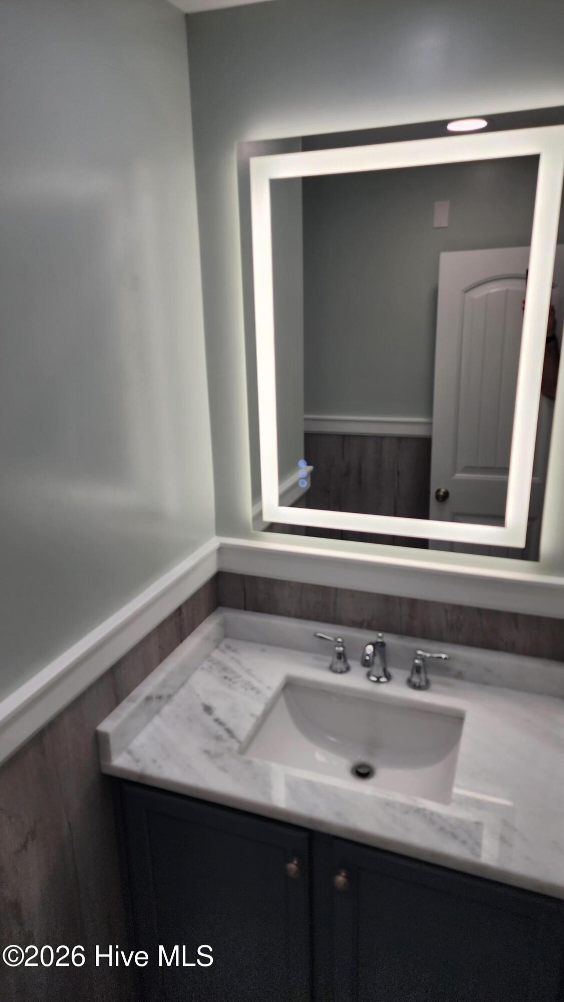 100549892 | Photo 14