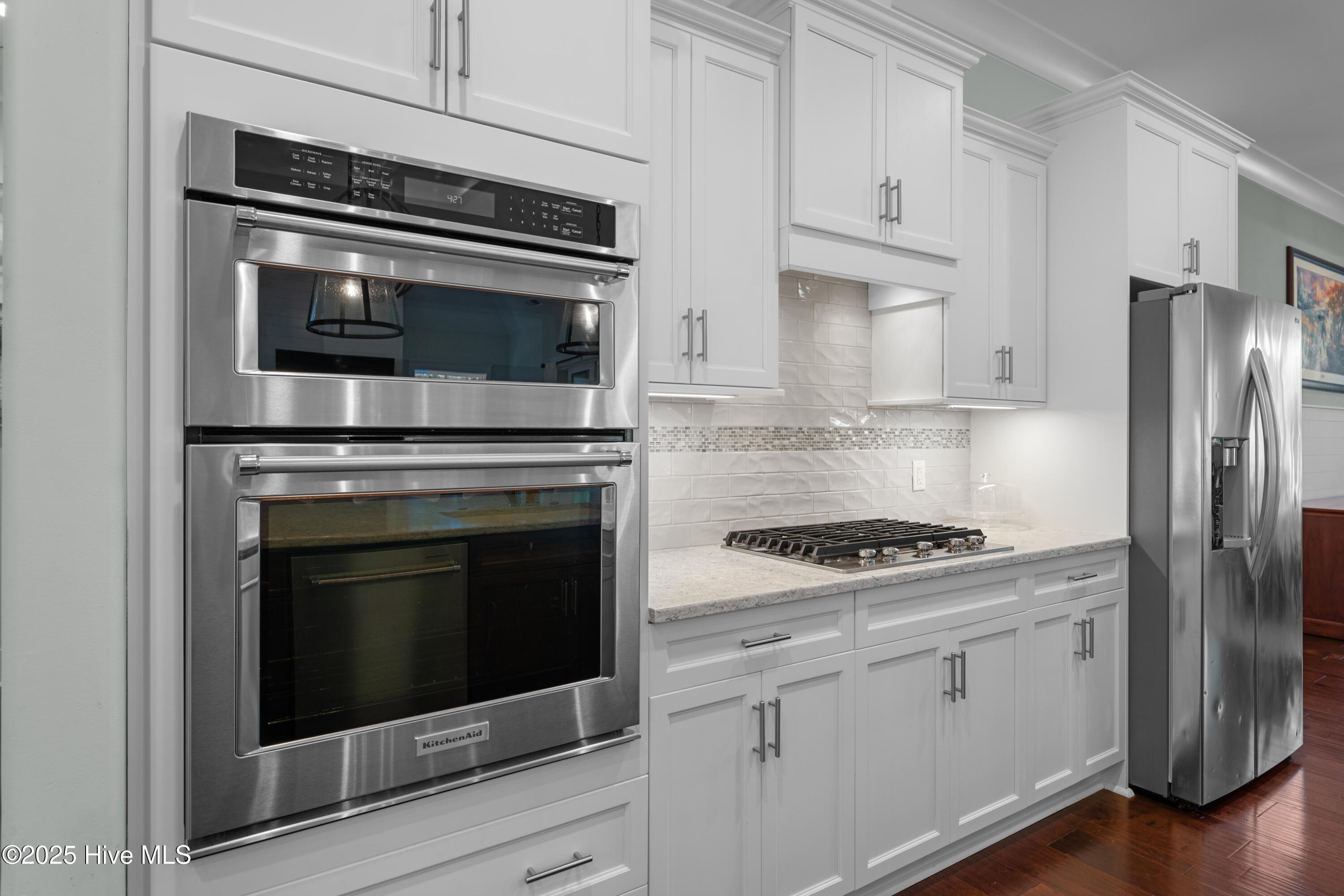 100494528 | Photo 33