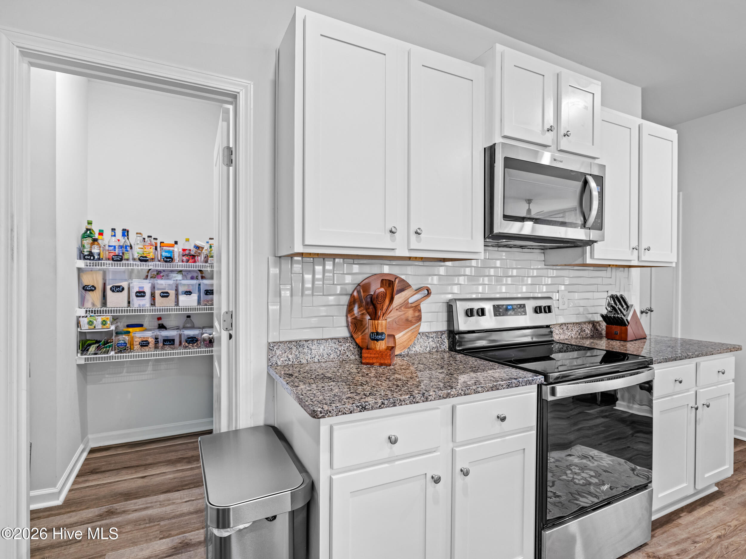 100562938 | Photo 16