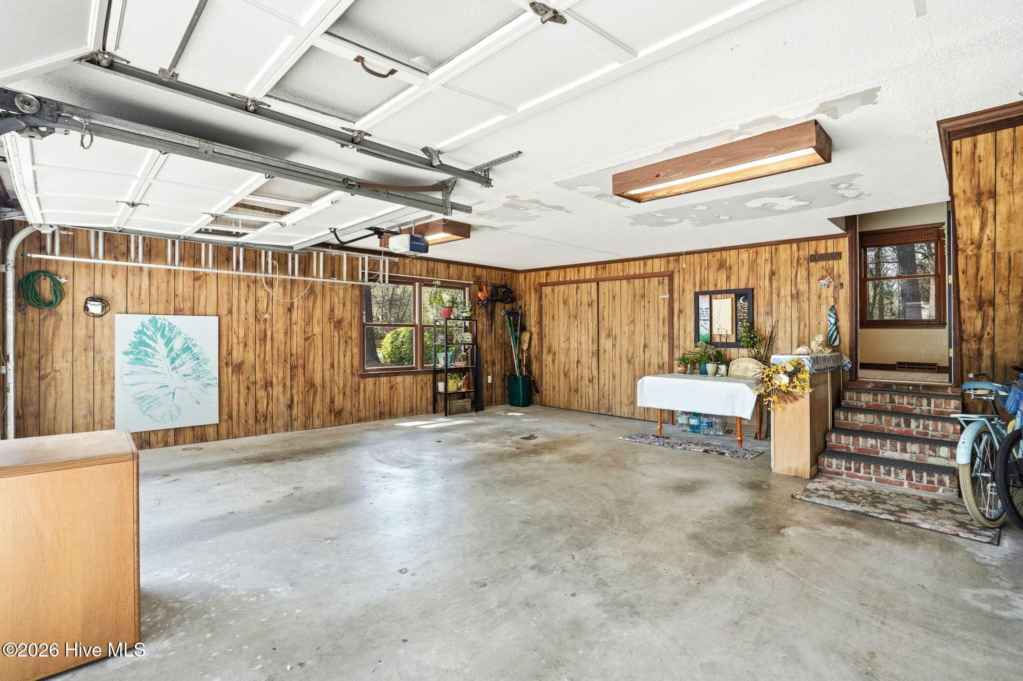 100563763 | Photo 53