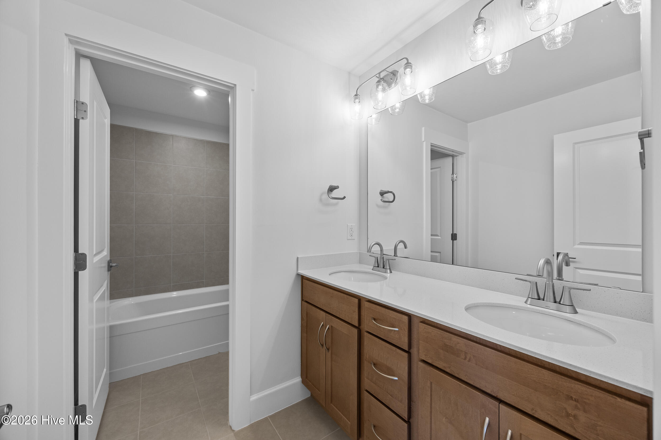 100523134 | Photo 35