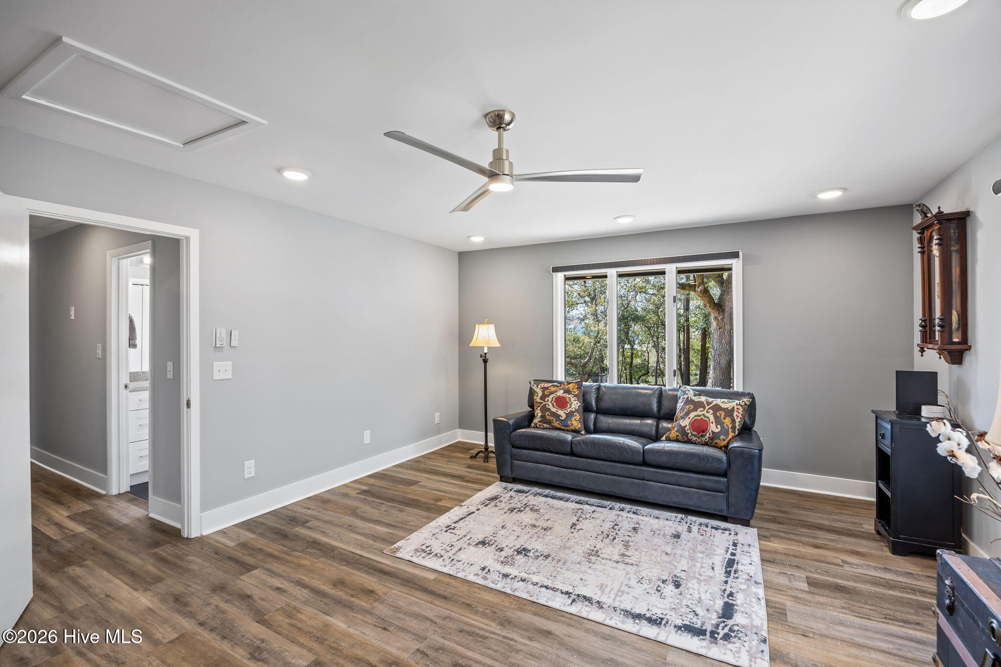 100560394 | Photo 38