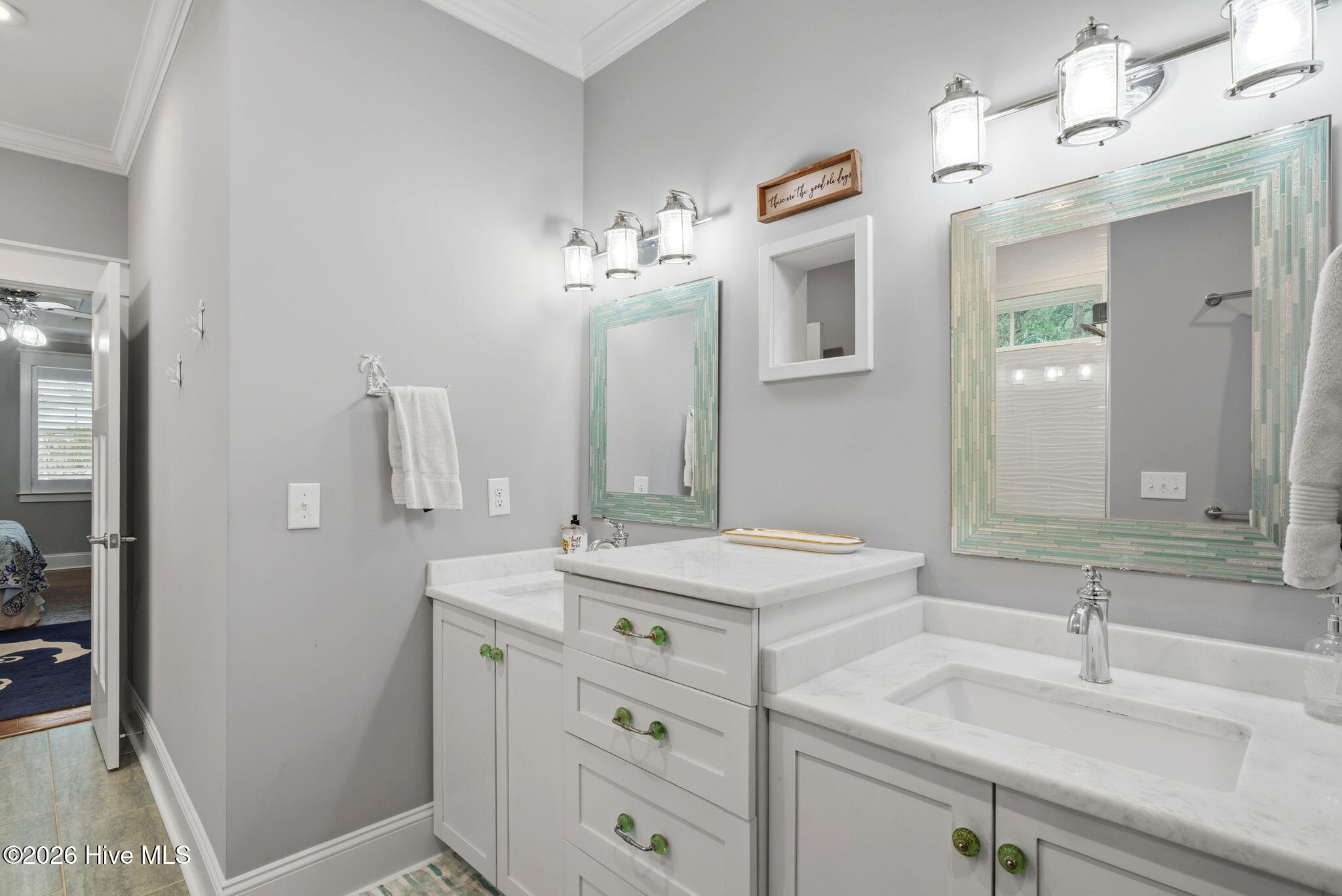 100553836 | Photo 38