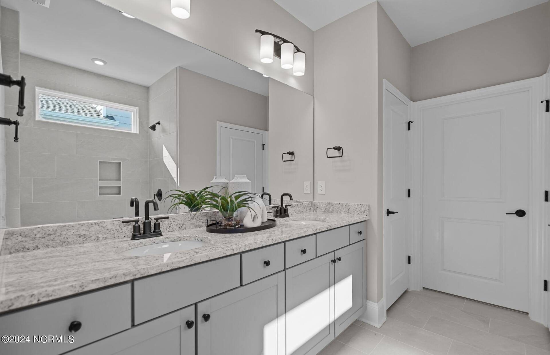 100527684 | Photo 23