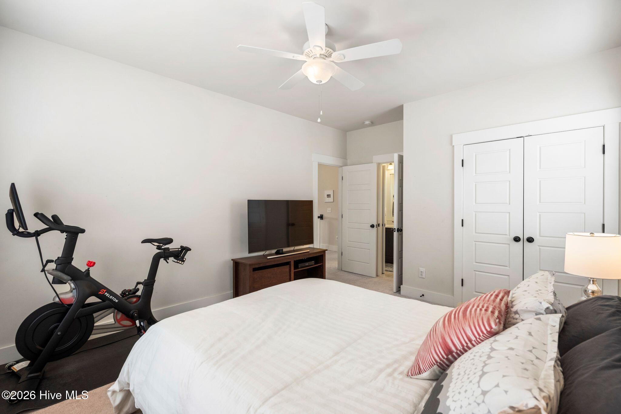 100558844 | Photo 40