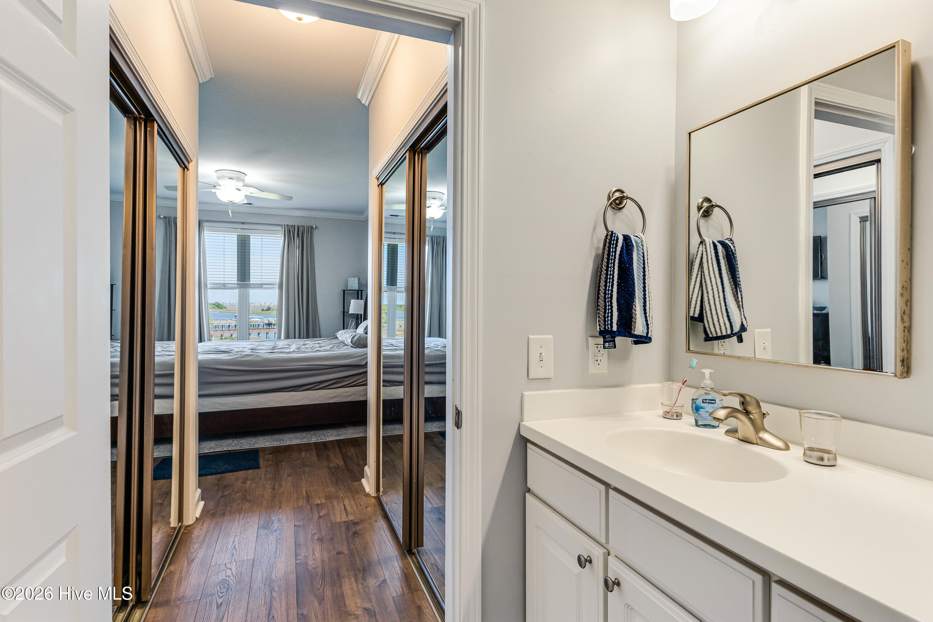 100569606 | Photo 22