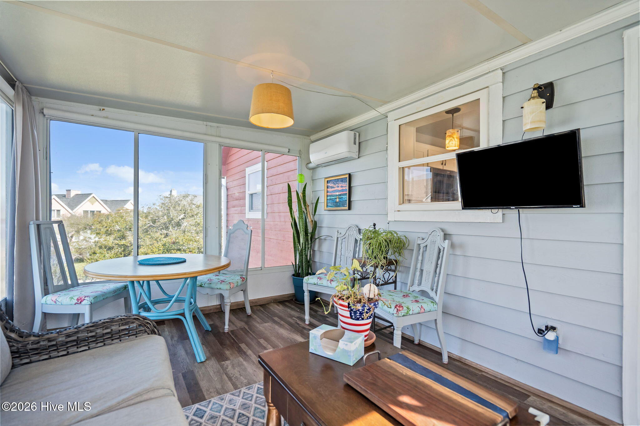 100561498 | Photo 17