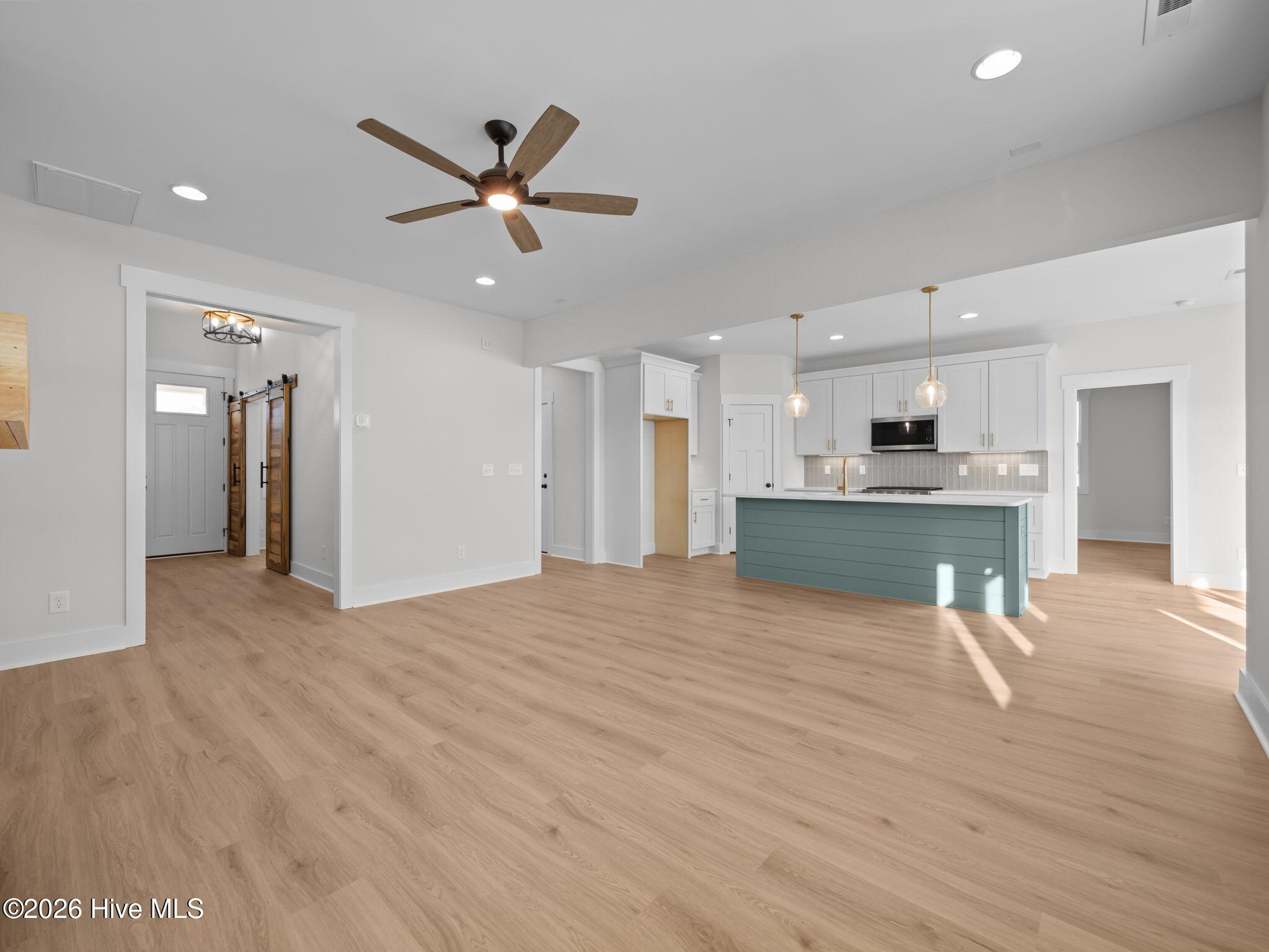 100543502 | Photo 15