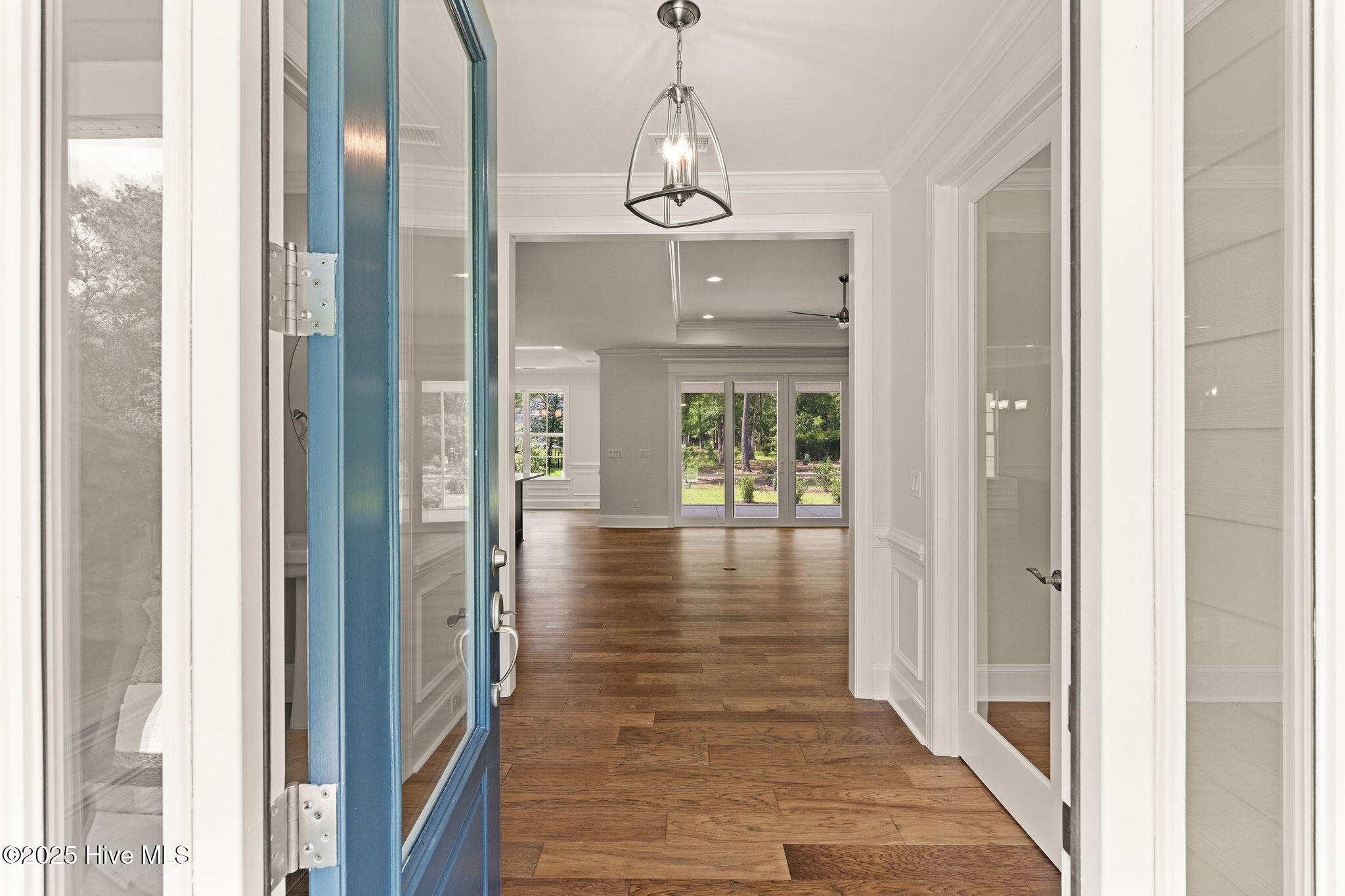 100530000 | Photo 10