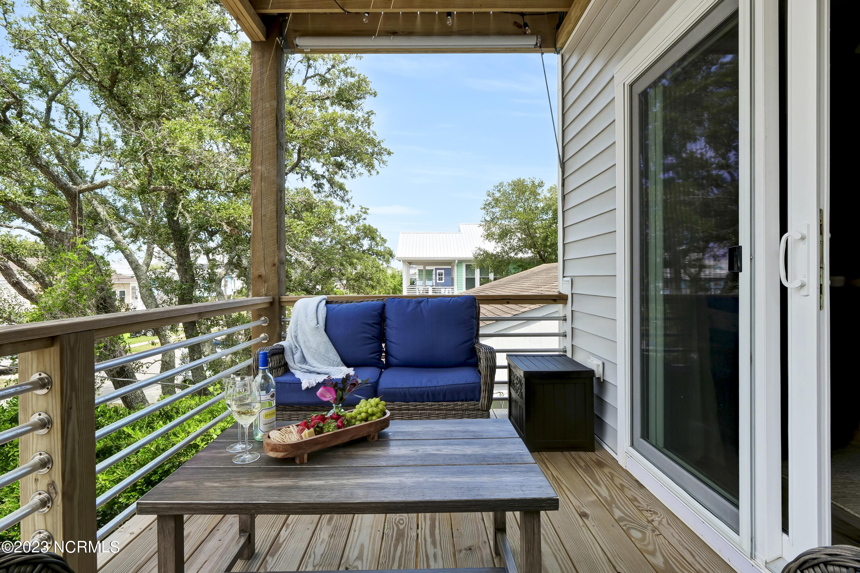 100526223 | Photo 21