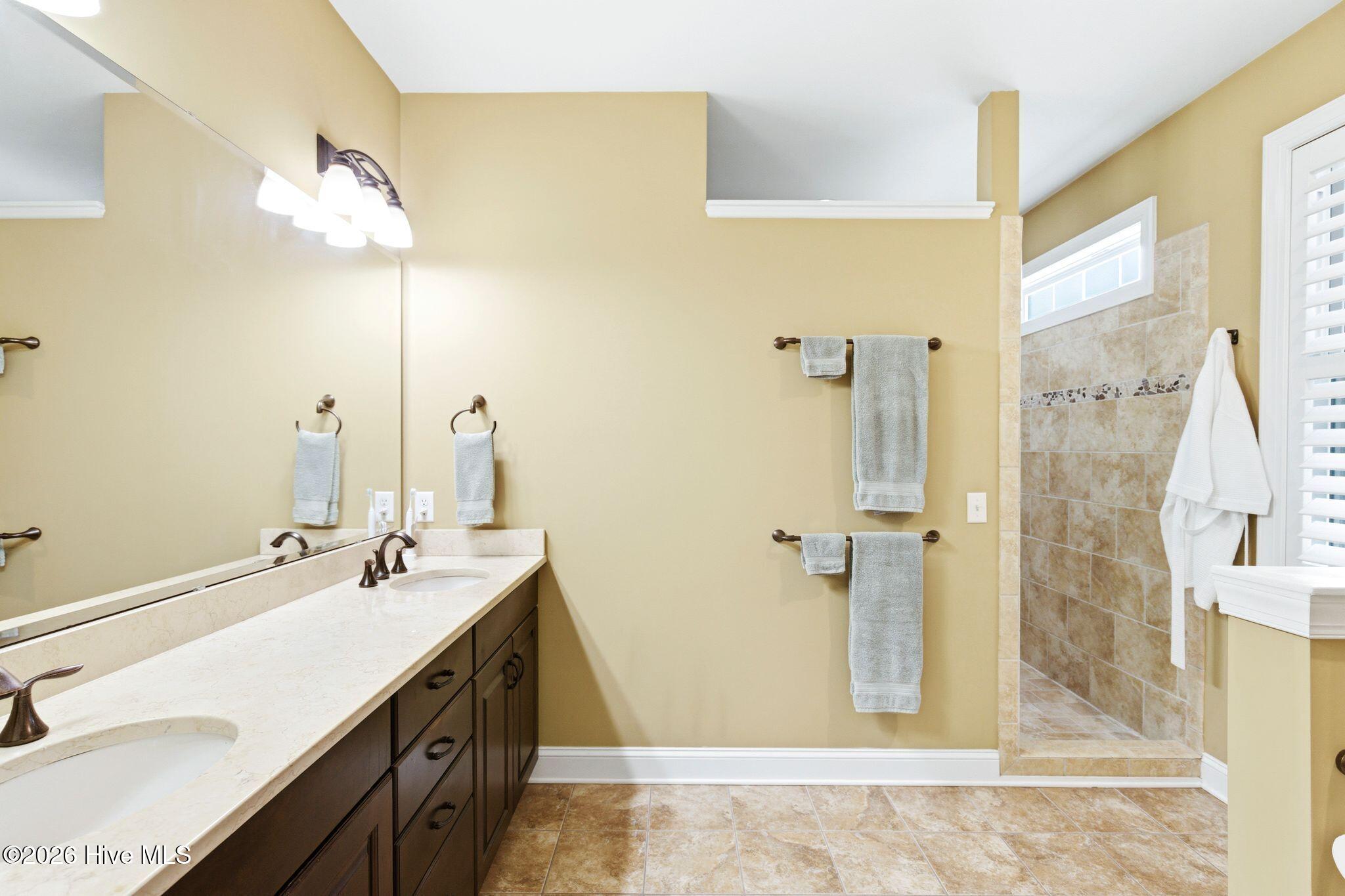 100564231 | Photo 31