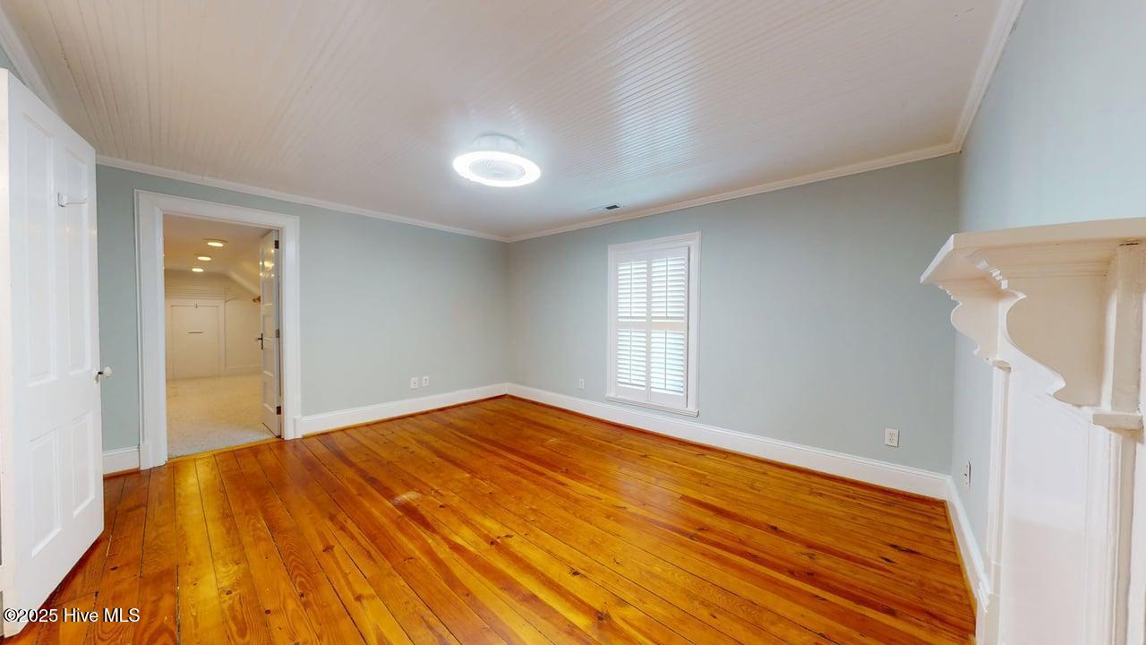 100502870 | Photo 32