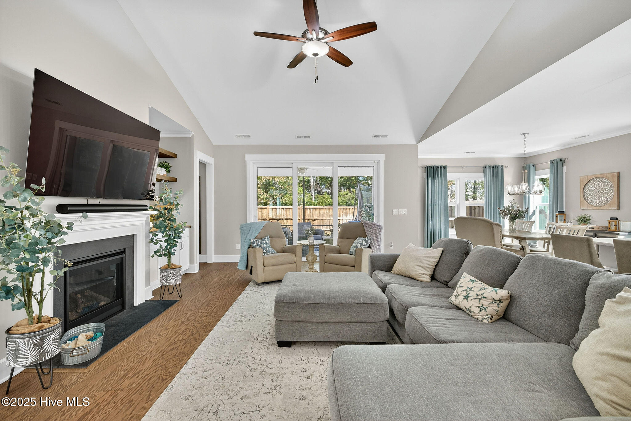 447 Beaumont Oaks Drive, Wilmington, NC 28411 – photo 4: Living Room.2 - 447 Beaumont