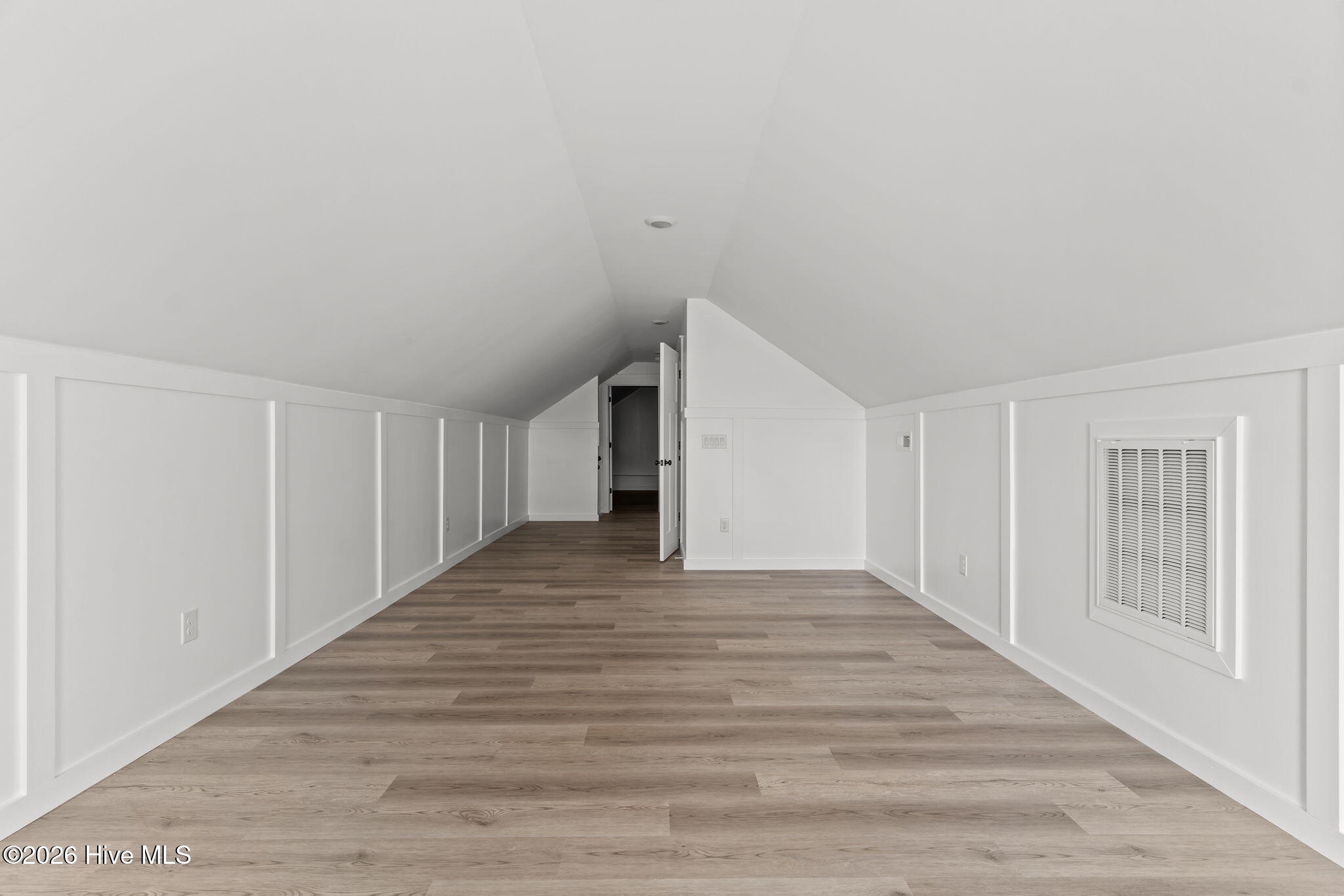 100549320 | Photo 34