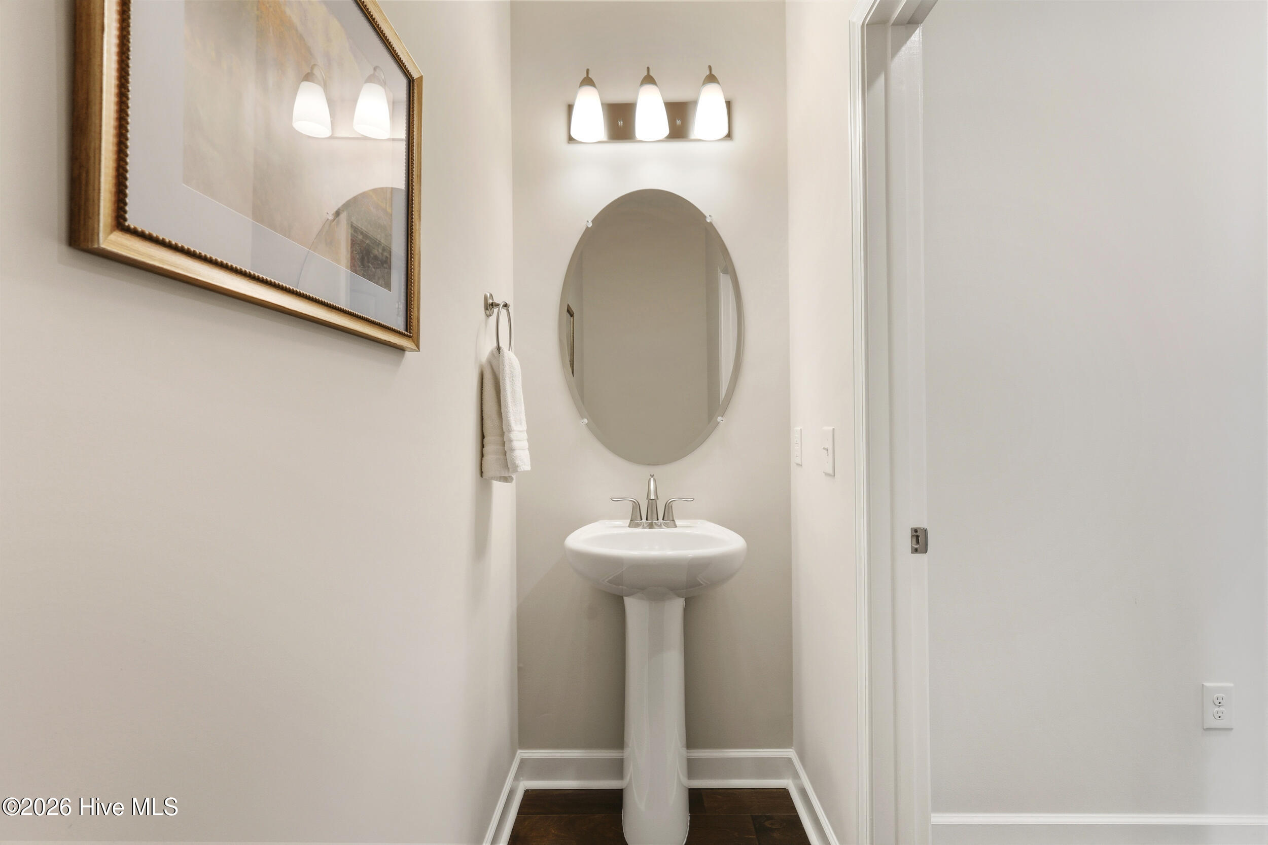 100570535 | Photo 34